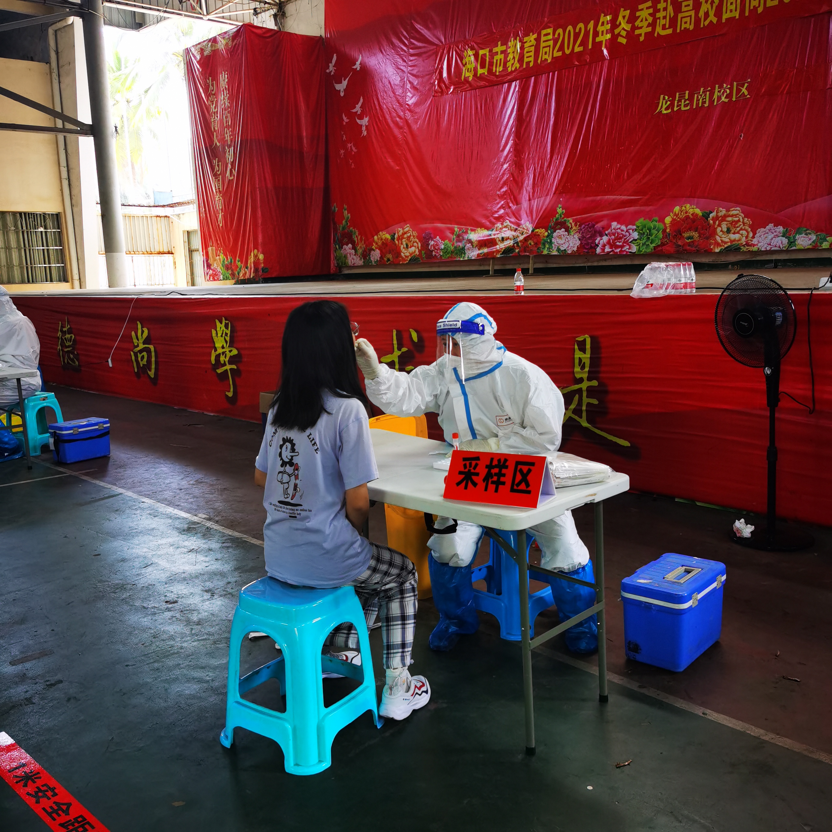 我校开展师生员工核酸检测常态化抽检工作