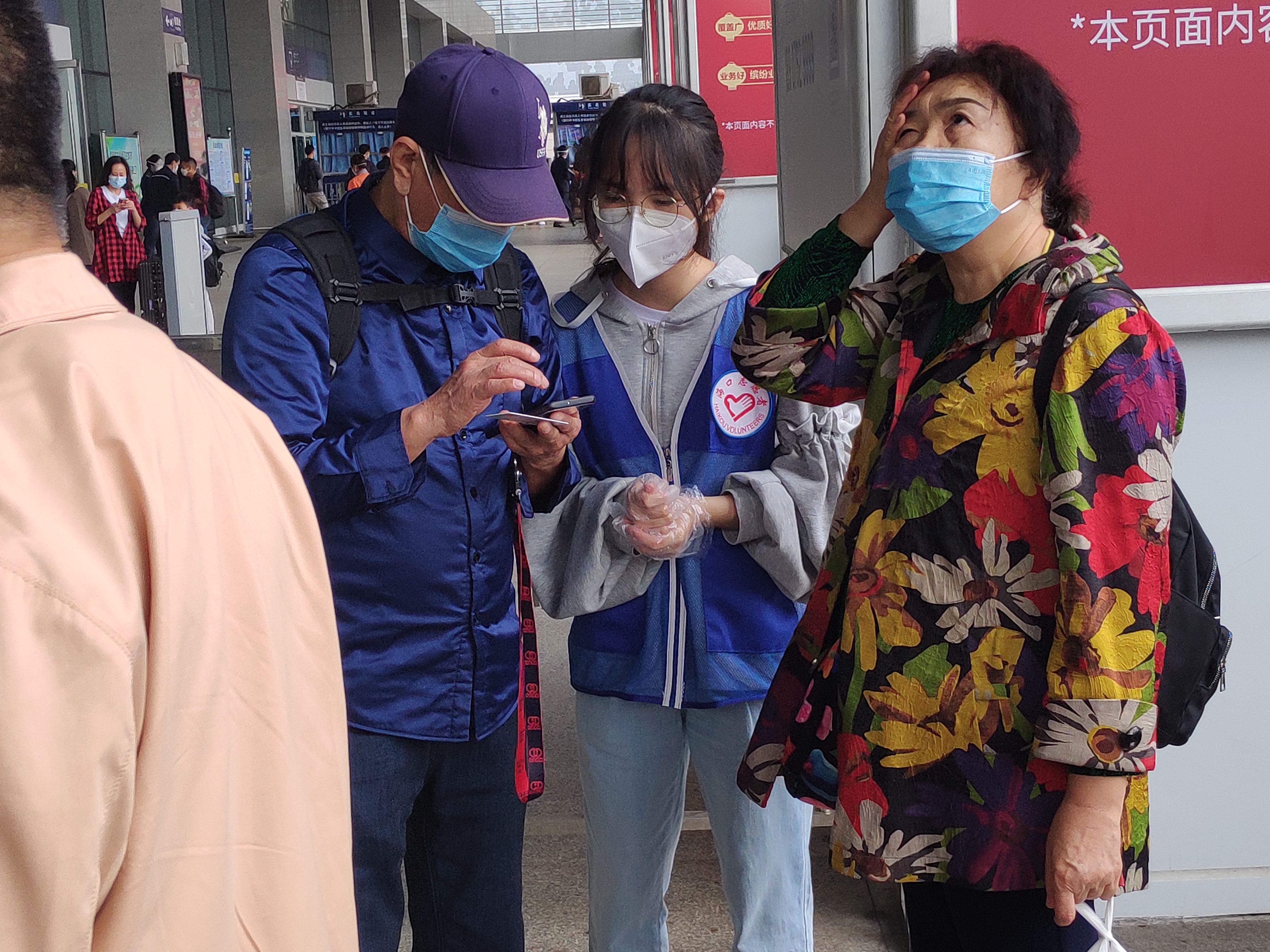 团省委书记陈屿看望慰问我校春运“暖冬行动”志愿者