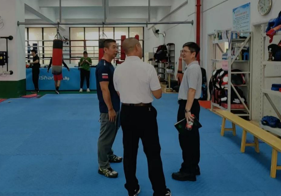 校领导带队检查实验室安全工作