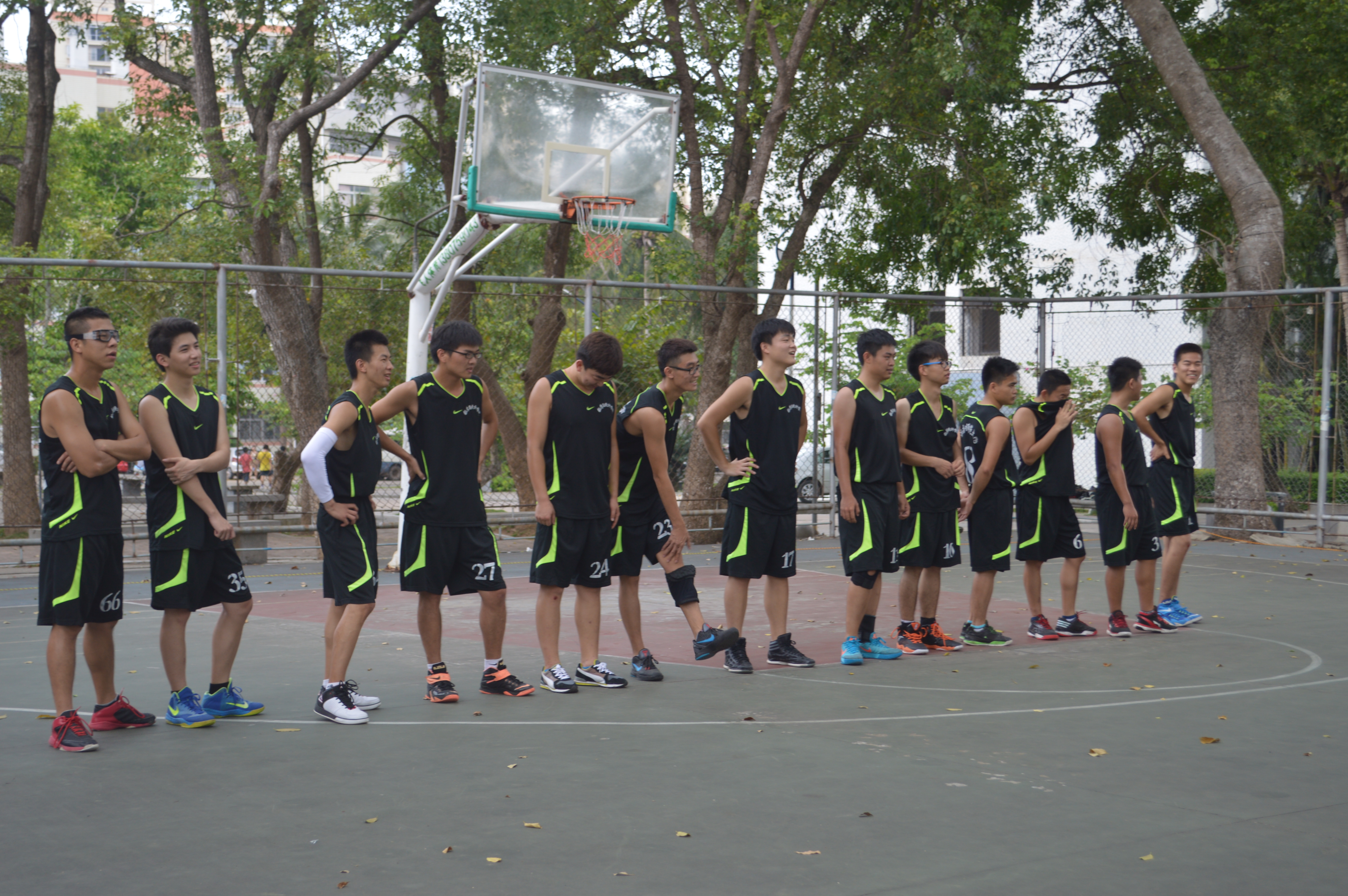 投身球场，大放异彩――记数学与统计学院参加友谊杯篮球邀请赛