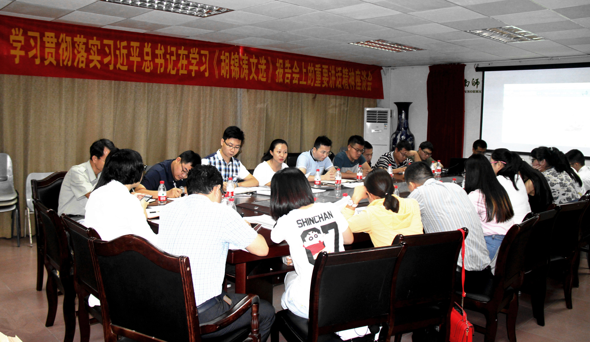 校团委组织座谈会学习近平总书记讲话精神