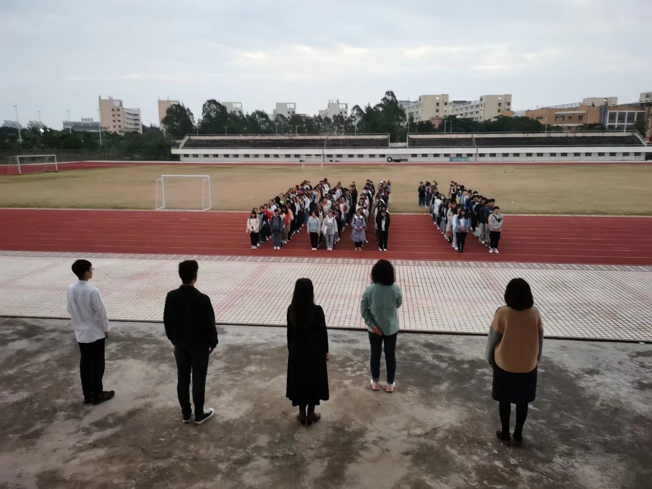 青年之声・记海南师范大学历史文化学院升旗仪式