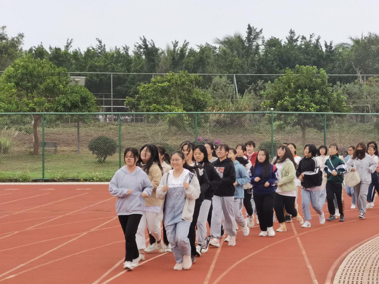 青年之声・记海南师范大学历史文化学院升旗仪式
