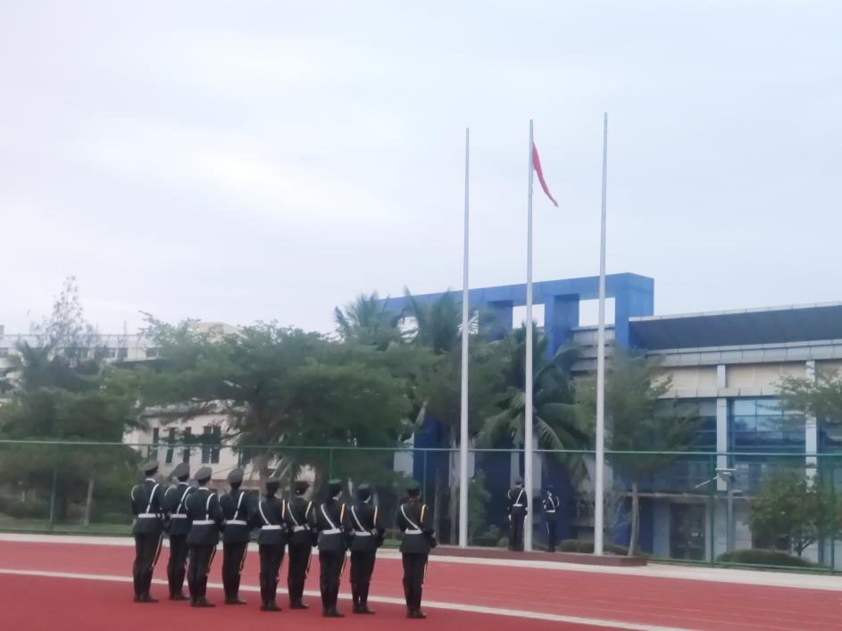 青年之声・记海南师范大学历史文化学院升旗仪式