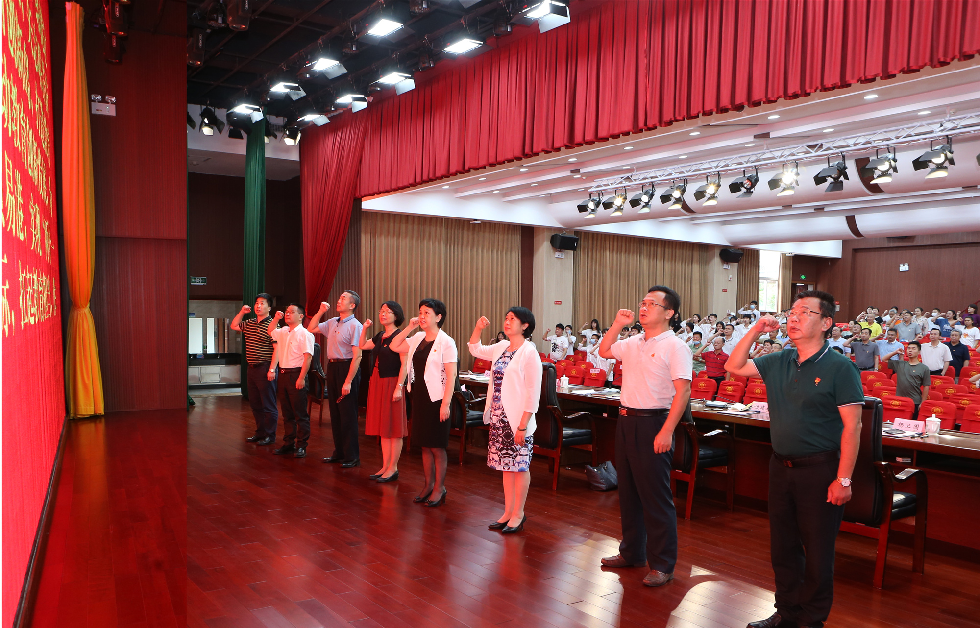 李红梅强调:弘扬革命传统,牢记初心使命,扛起教育担当