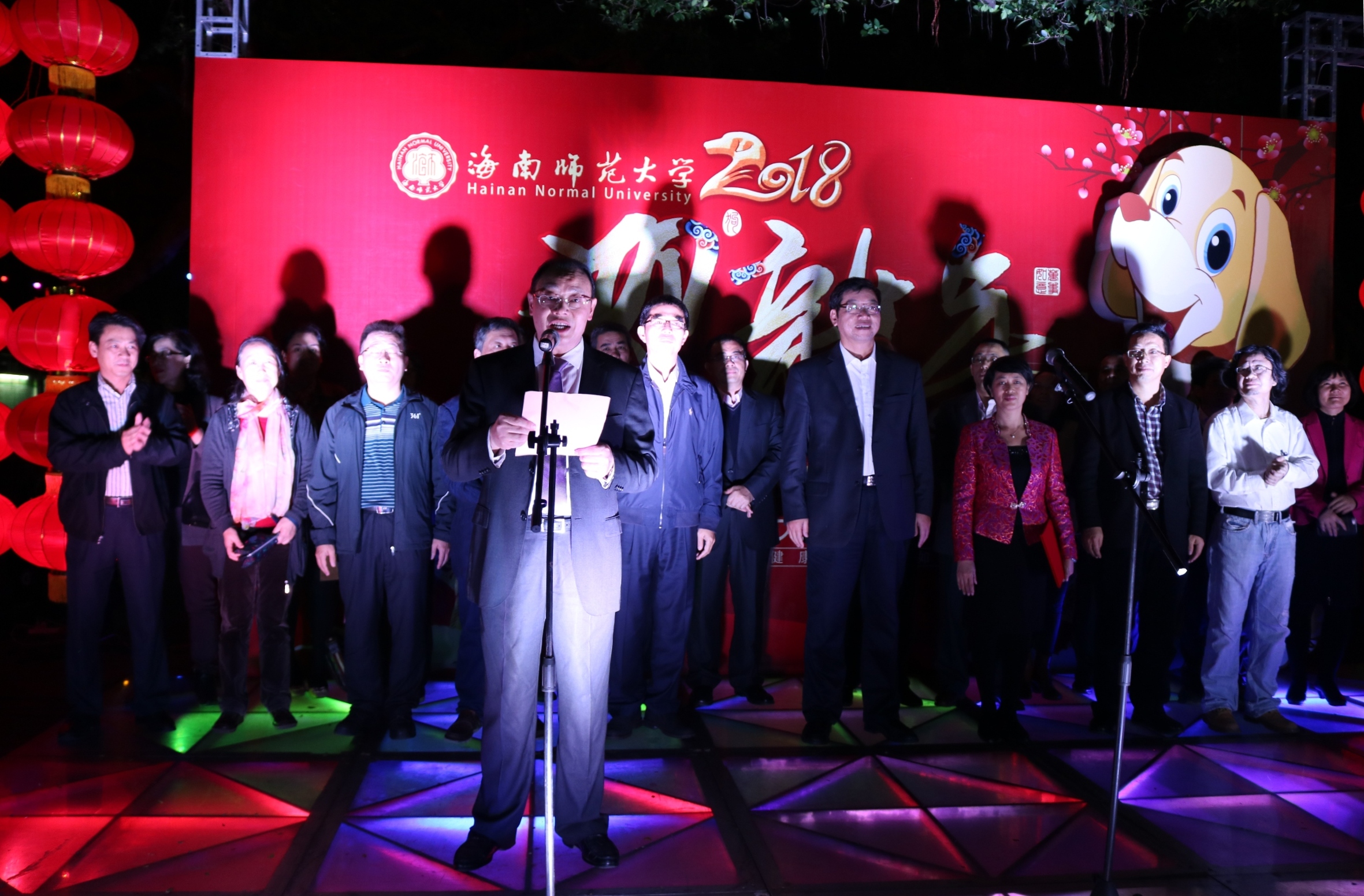全校师生欢乐共游园