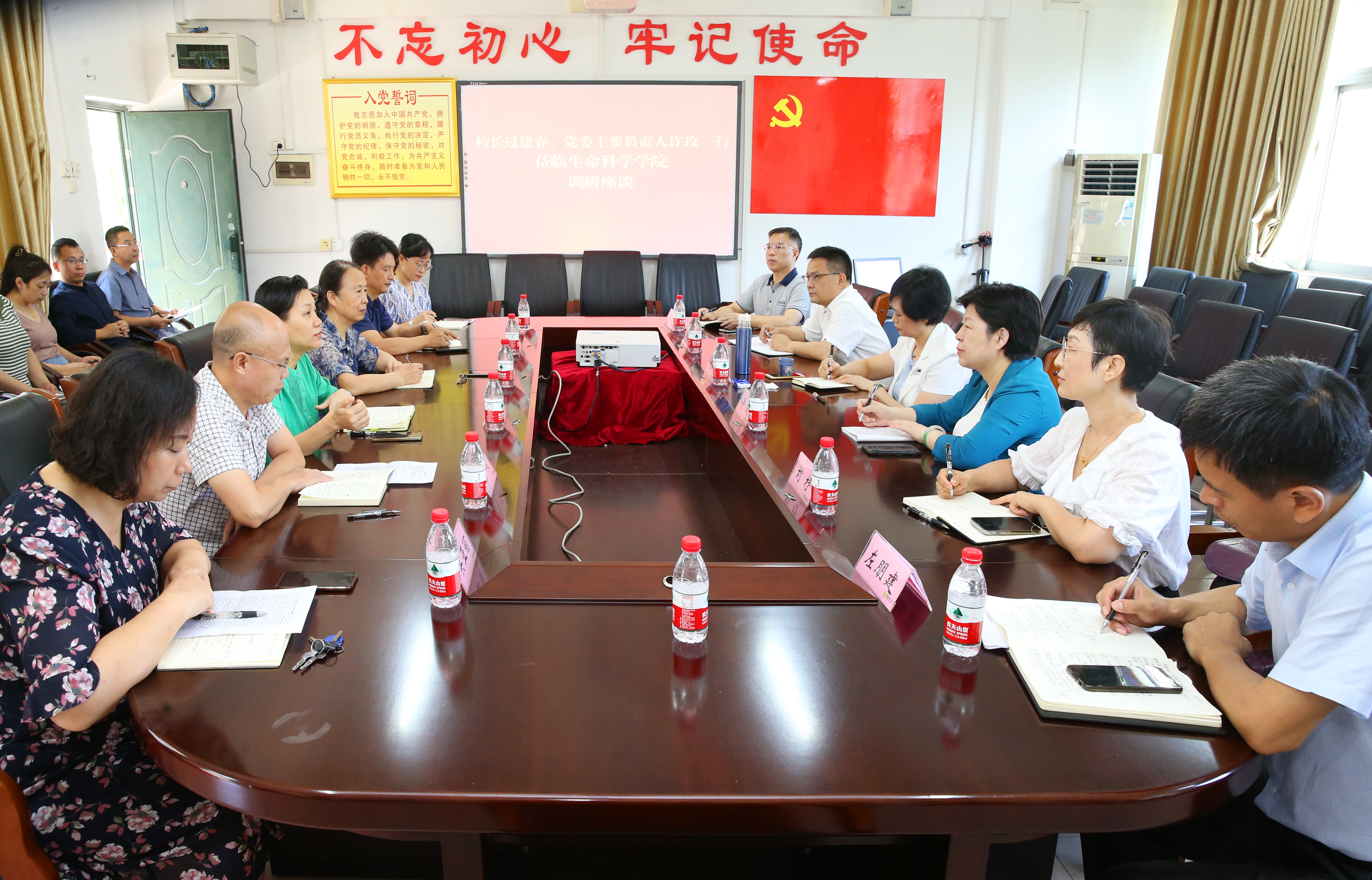 过建春、许玫到生命科学学院调研