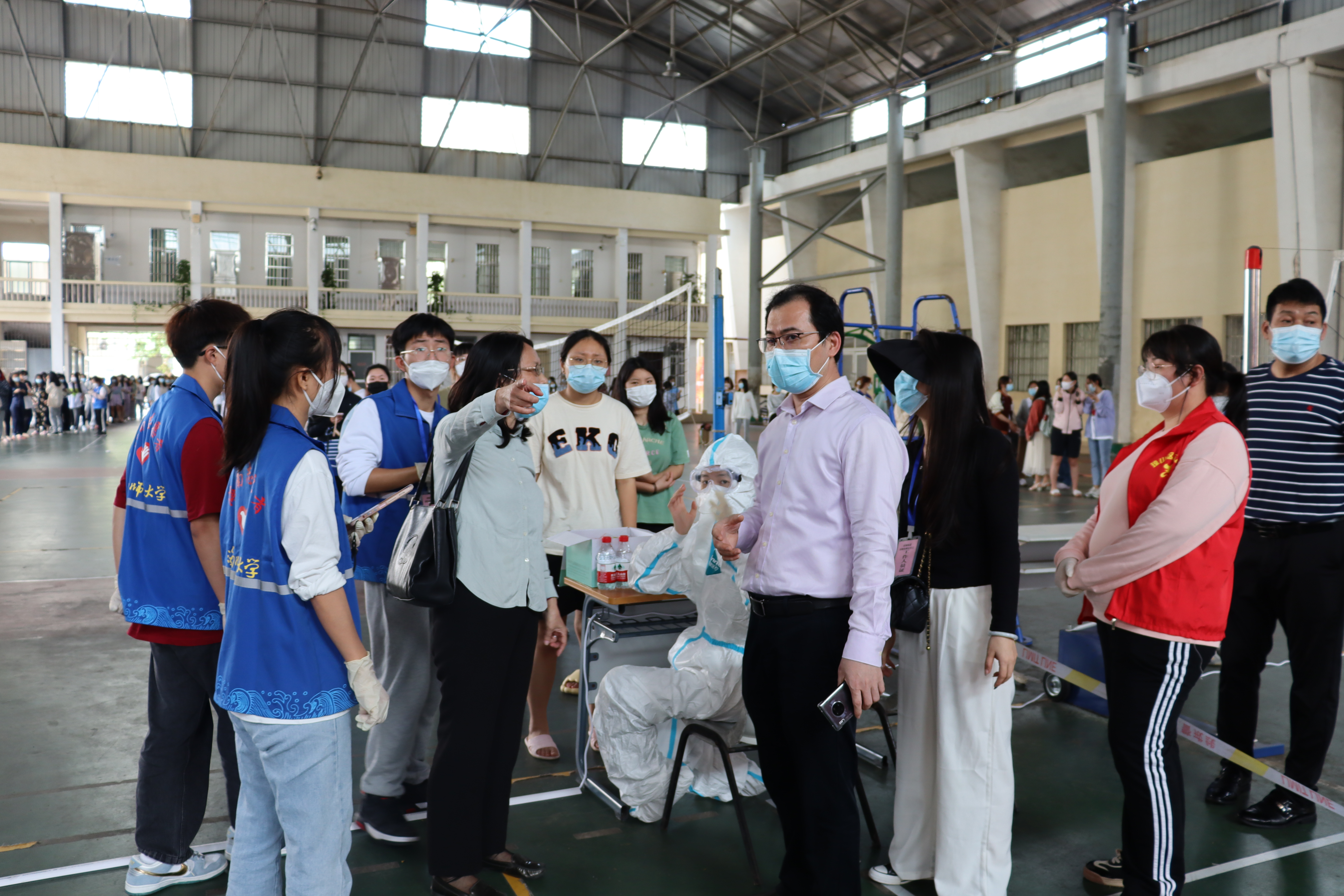 校领导检查龙昆南校区疫情防控工作