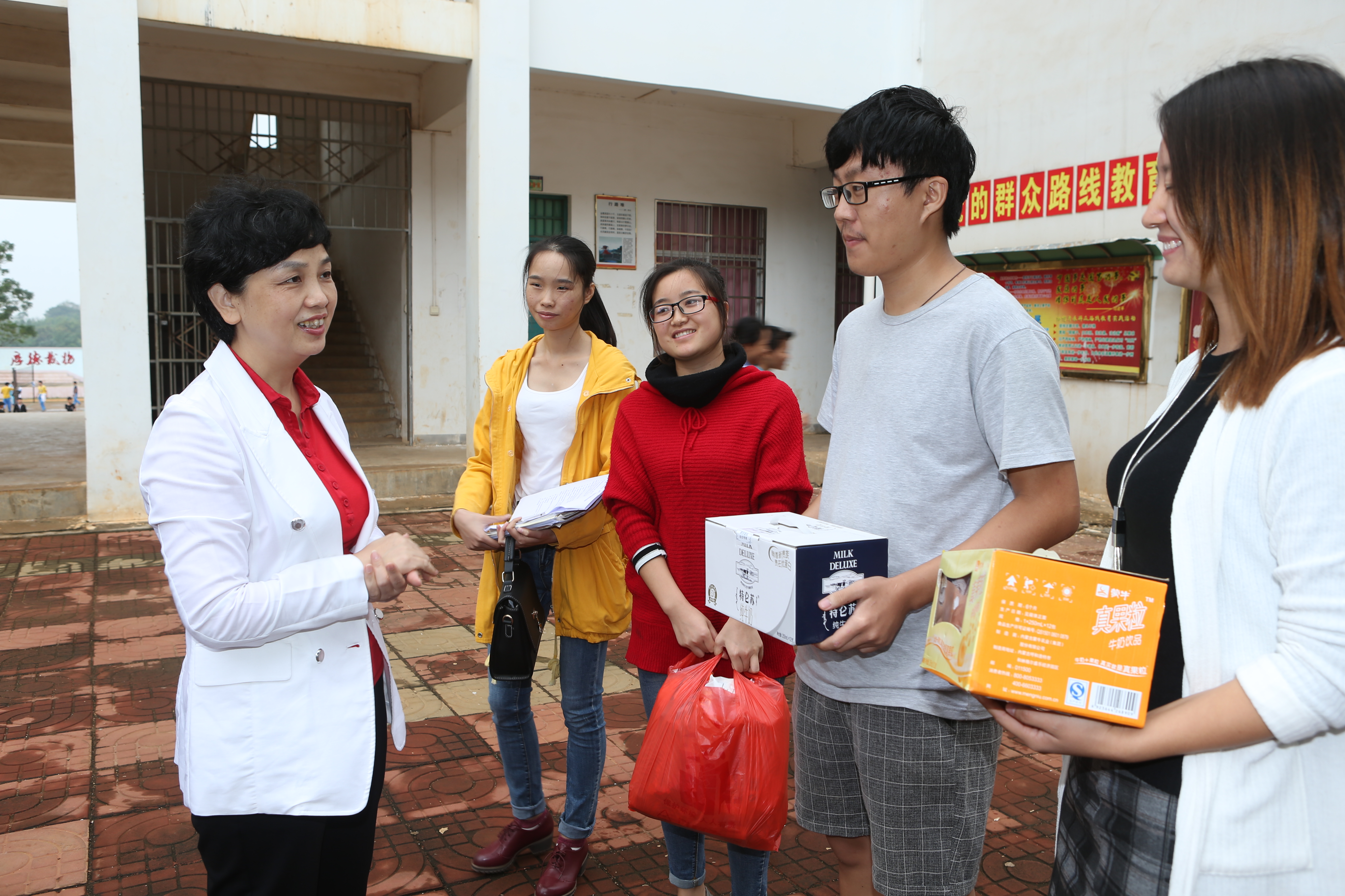 李红梅书记到临高县、儋州市检查实习工作