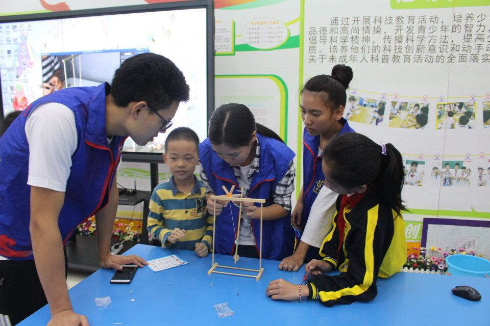 青年之声・赠人玫瑰施温暖,指间常有余香在