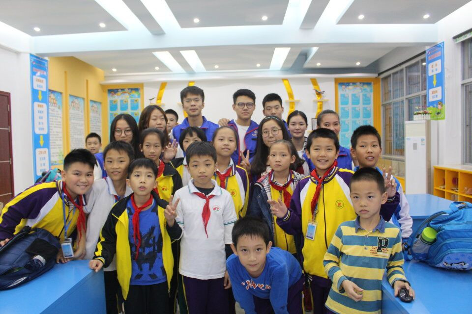 青年之声・赠人玫瑰施温暖,指间常有余香在