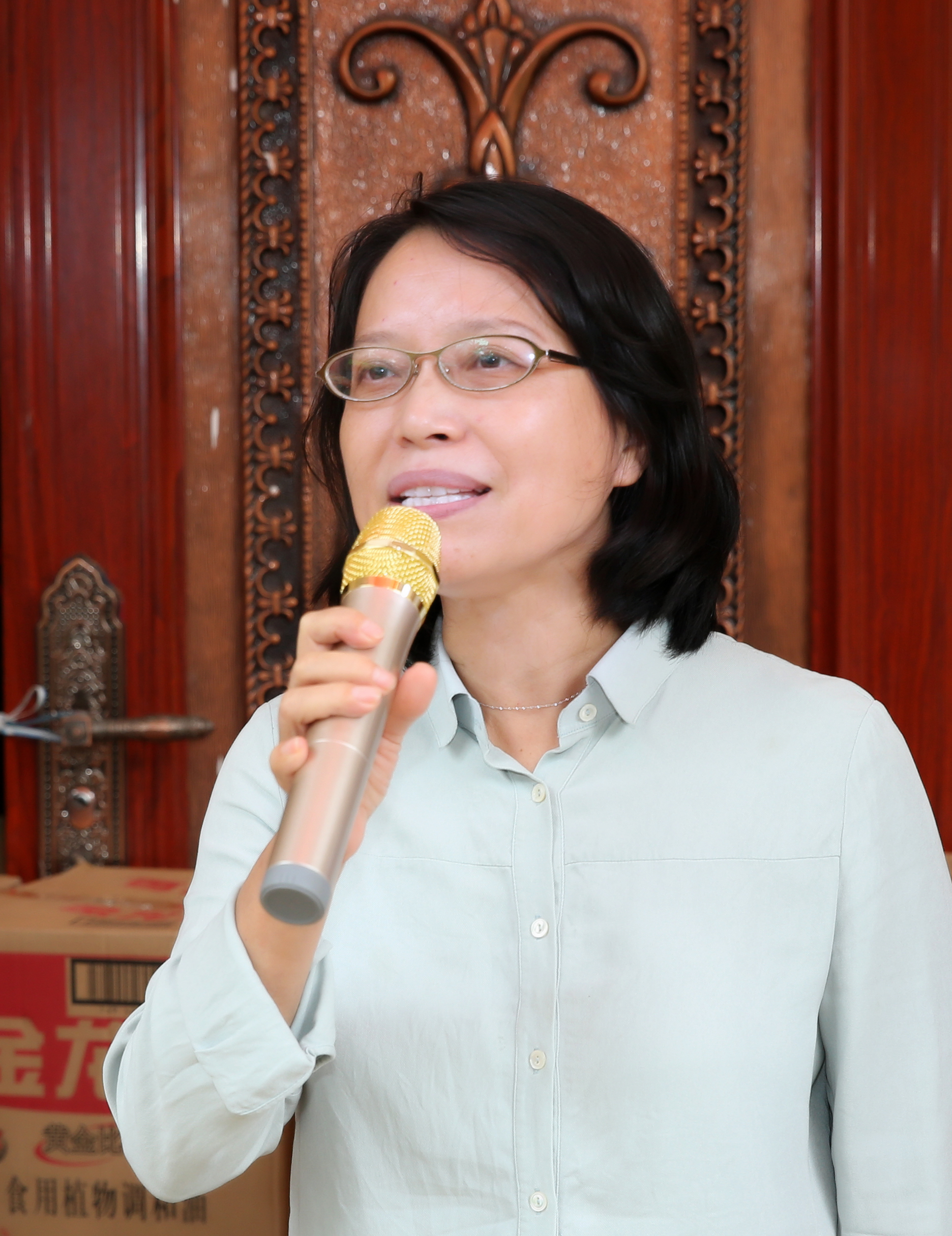 李红梅强调:精准扶贫要扶到根上，要彰显海师特色，要志智双扶托举希望 我校赴陵水亚欠村开展扶贫日系列活动