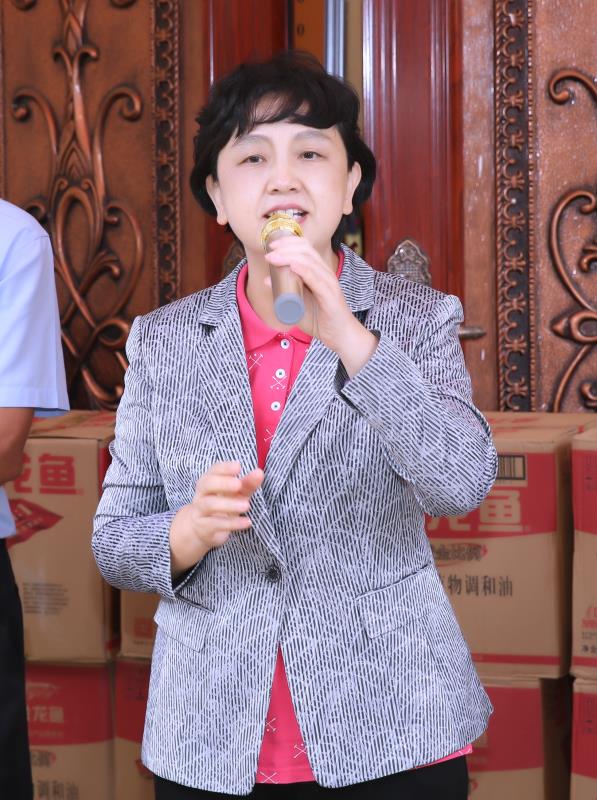 李红梅强调:精准扶贫要扶到根上，要彰显海师特色，要志智双扶托举希望 我校赴陵水亚欠村开展扶贫日系列活动