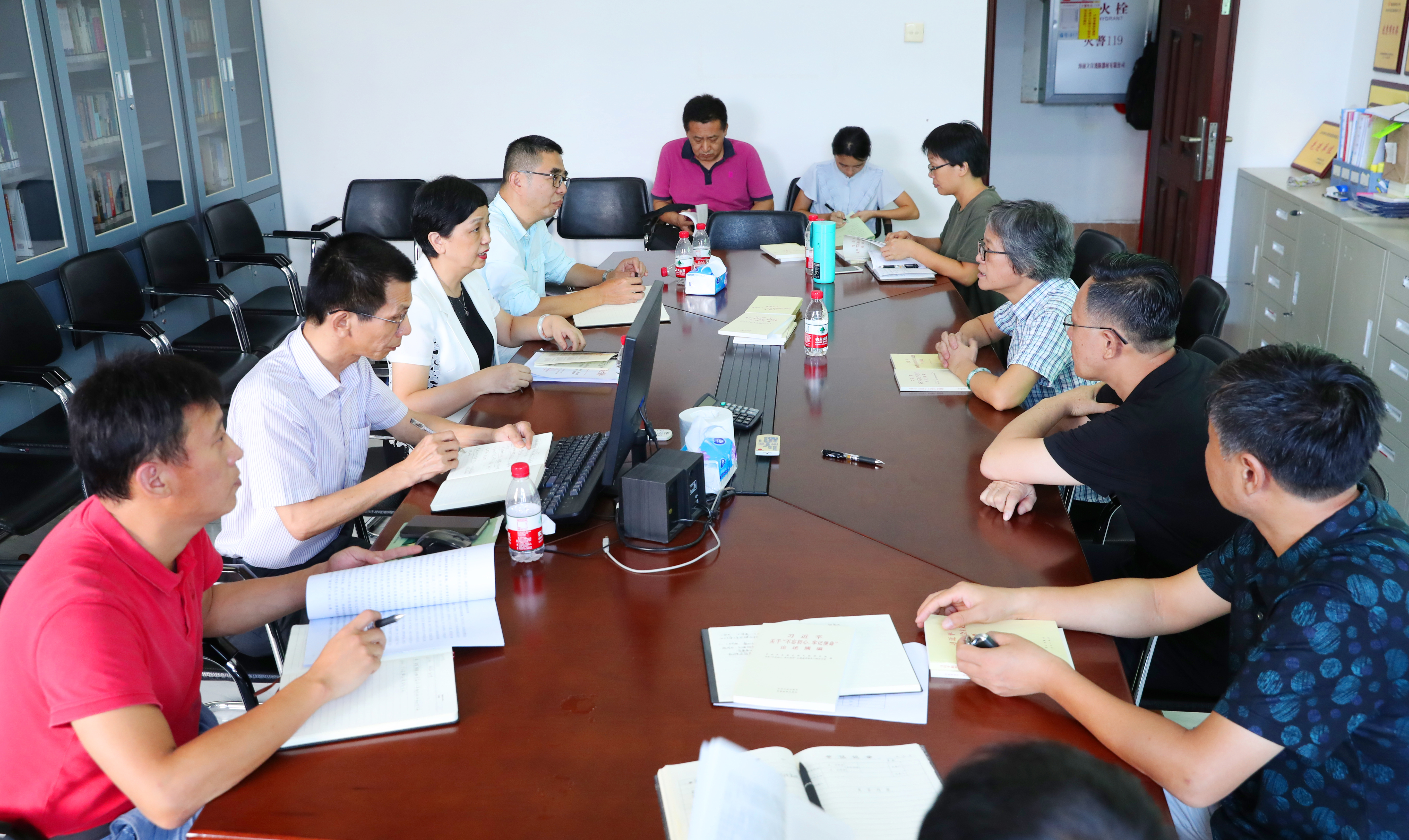 李红梅检查二级学院“不忘初心，牢记使命”主题教育
