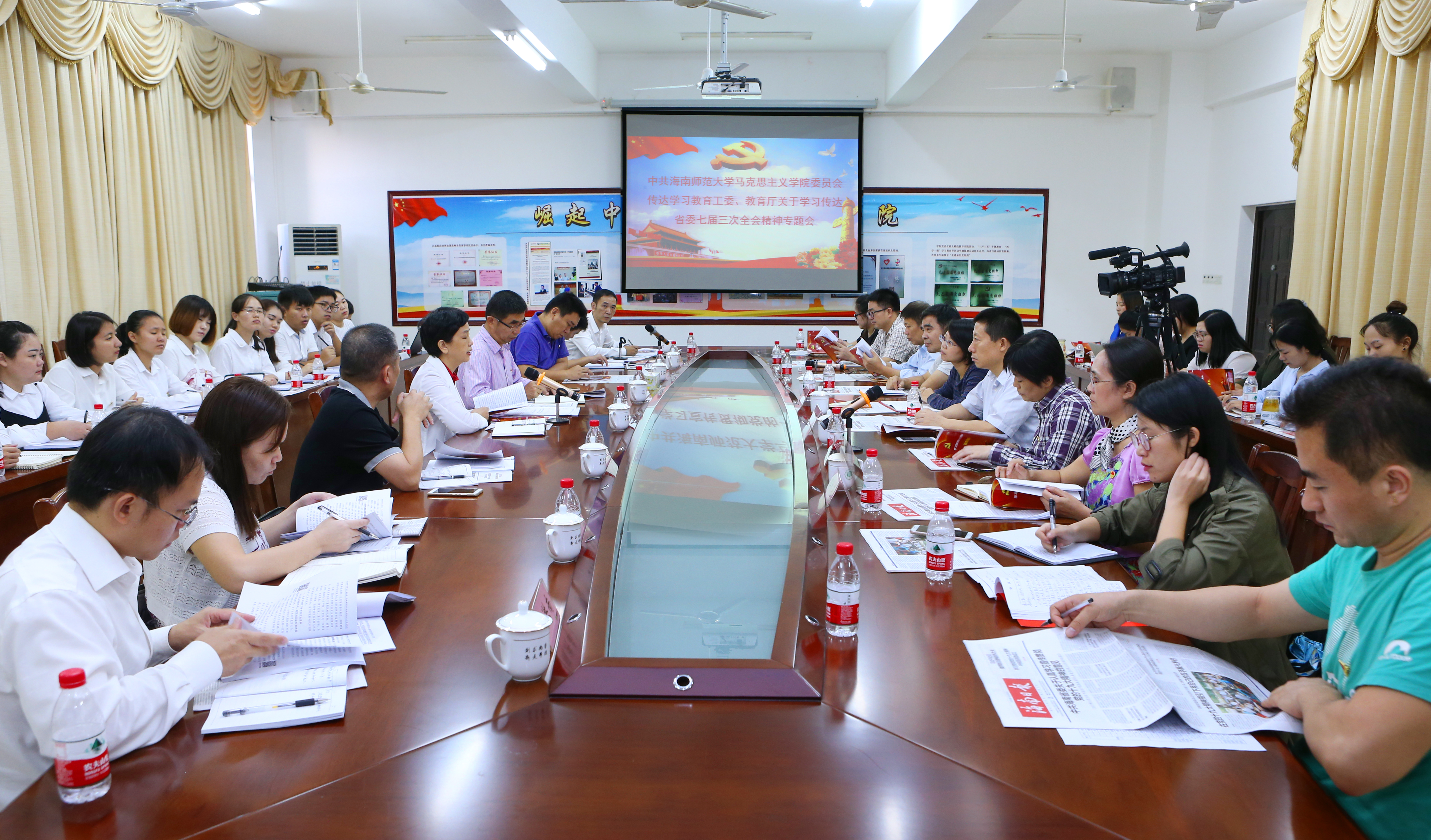 我校创新推出《视听读本》 用微视频学习贯彻十九大精神