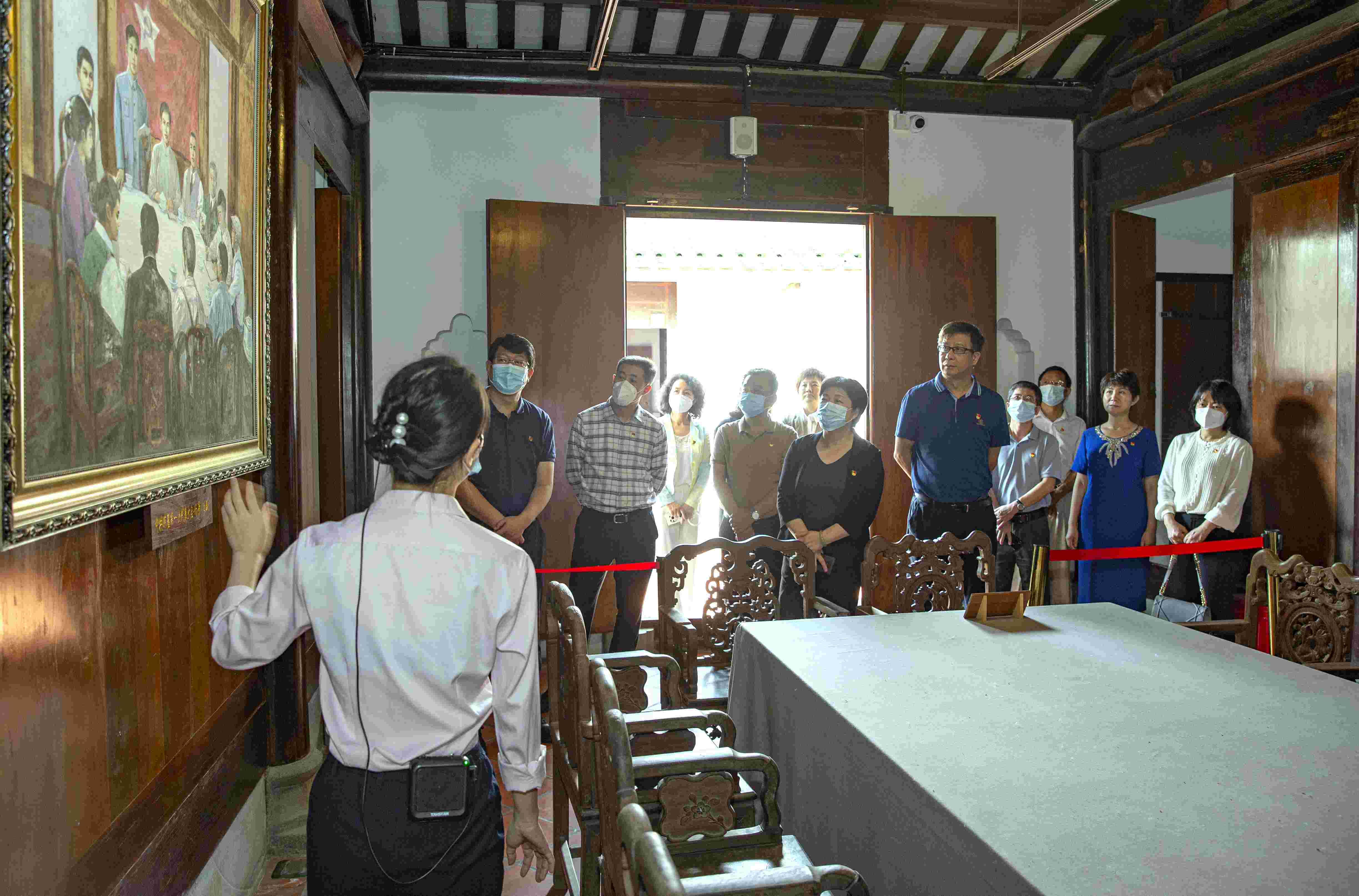 学习贯彻党的二十大精神 坚定不移全面推进从严治党――校党委在琼崖一大会址、海瑞公园开展读书班活动