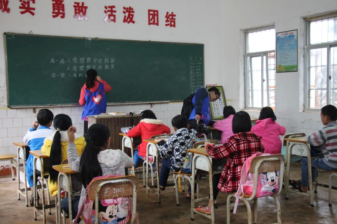 温暖在心间传递――记马克思主义学院赴苏民小学爱心志愿活动