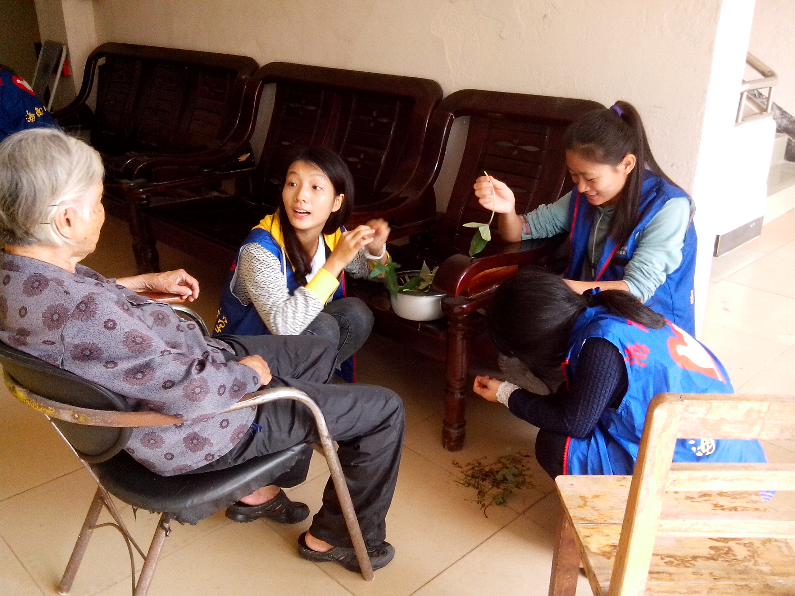 牵手夕阳红，温暖老人心――记教育科学学院团委之青协敬老院之行 