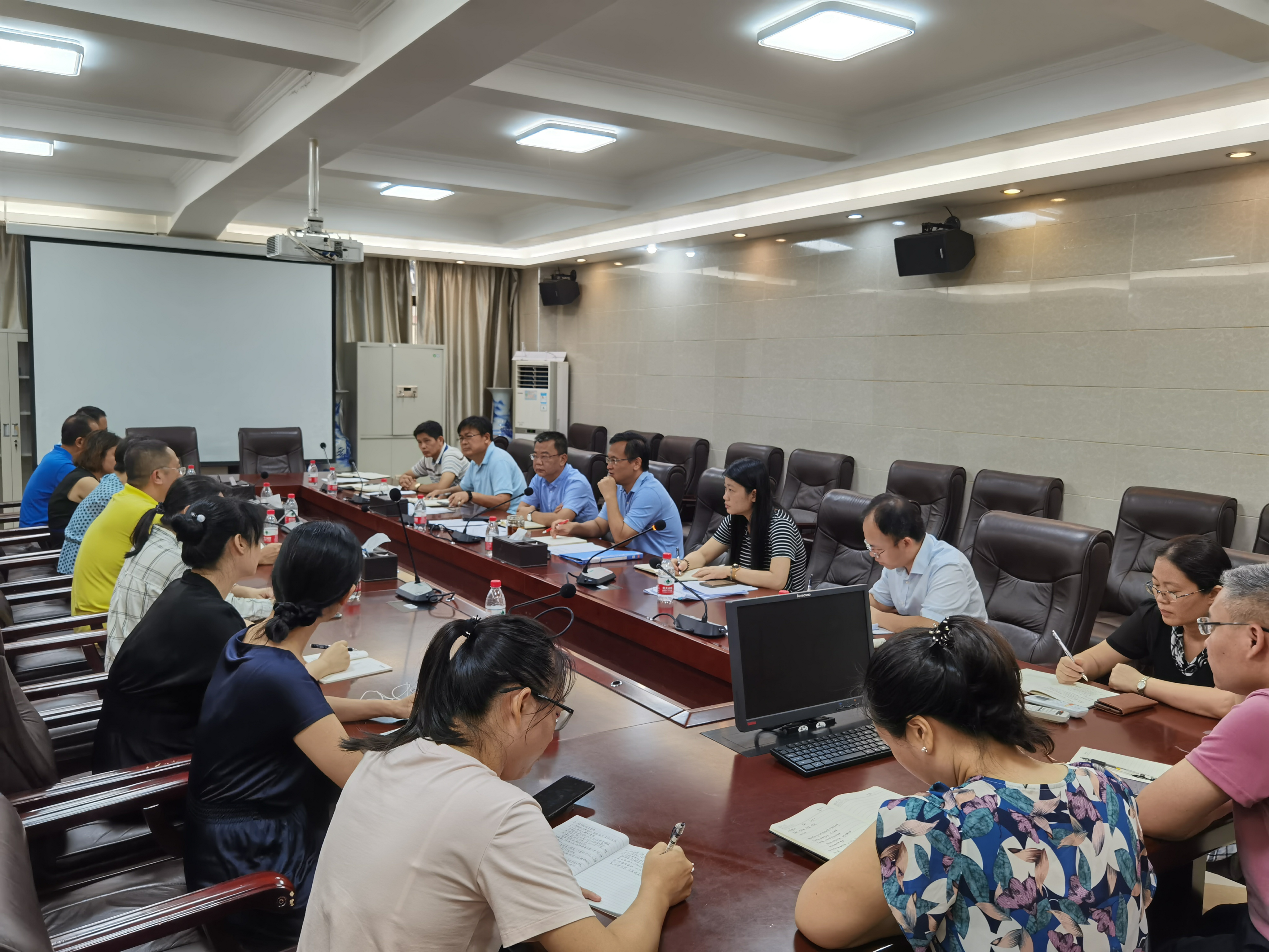 学校“查堵点、破难题、促发展”活动第七工作组召开专题调研座谈会