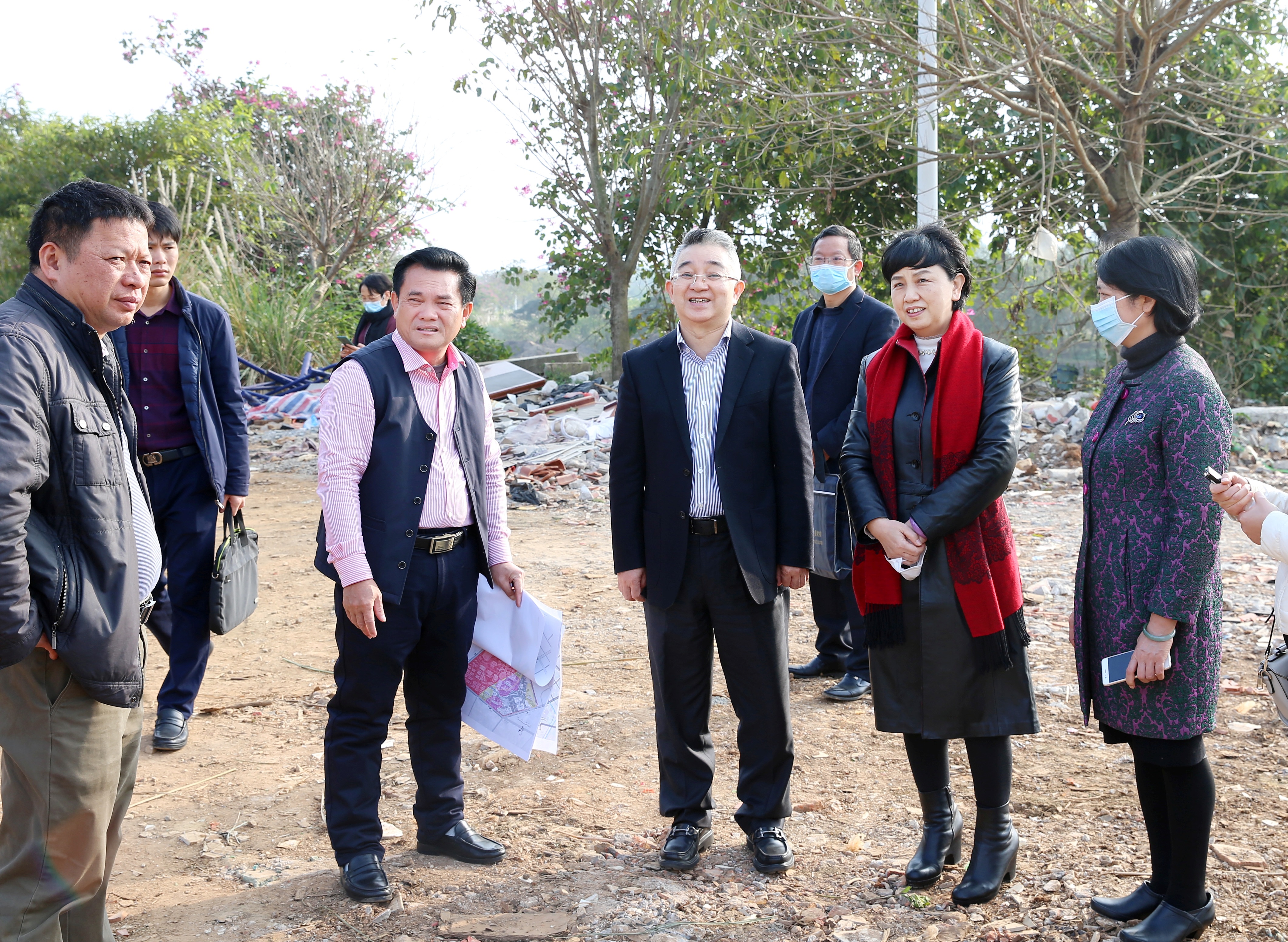 李红梅与桂林洋工委书记林道坚协调校园建设问题