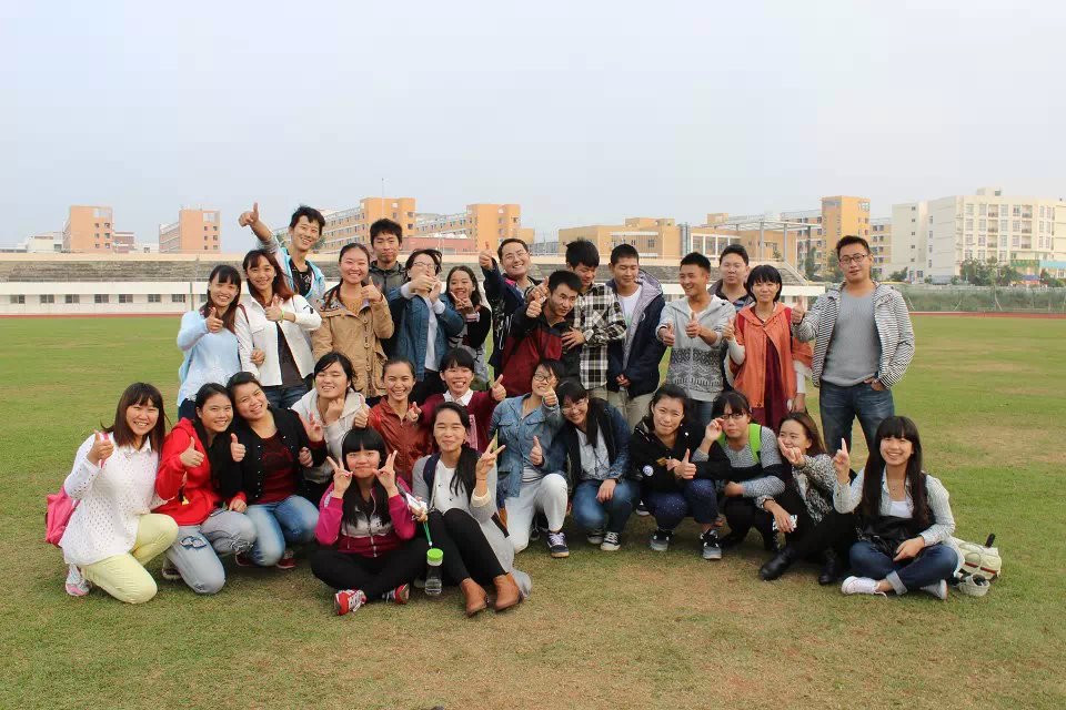 拨住力量之绳，喝出团结之情――记政法学院三走系列活动之班级拔河比赛