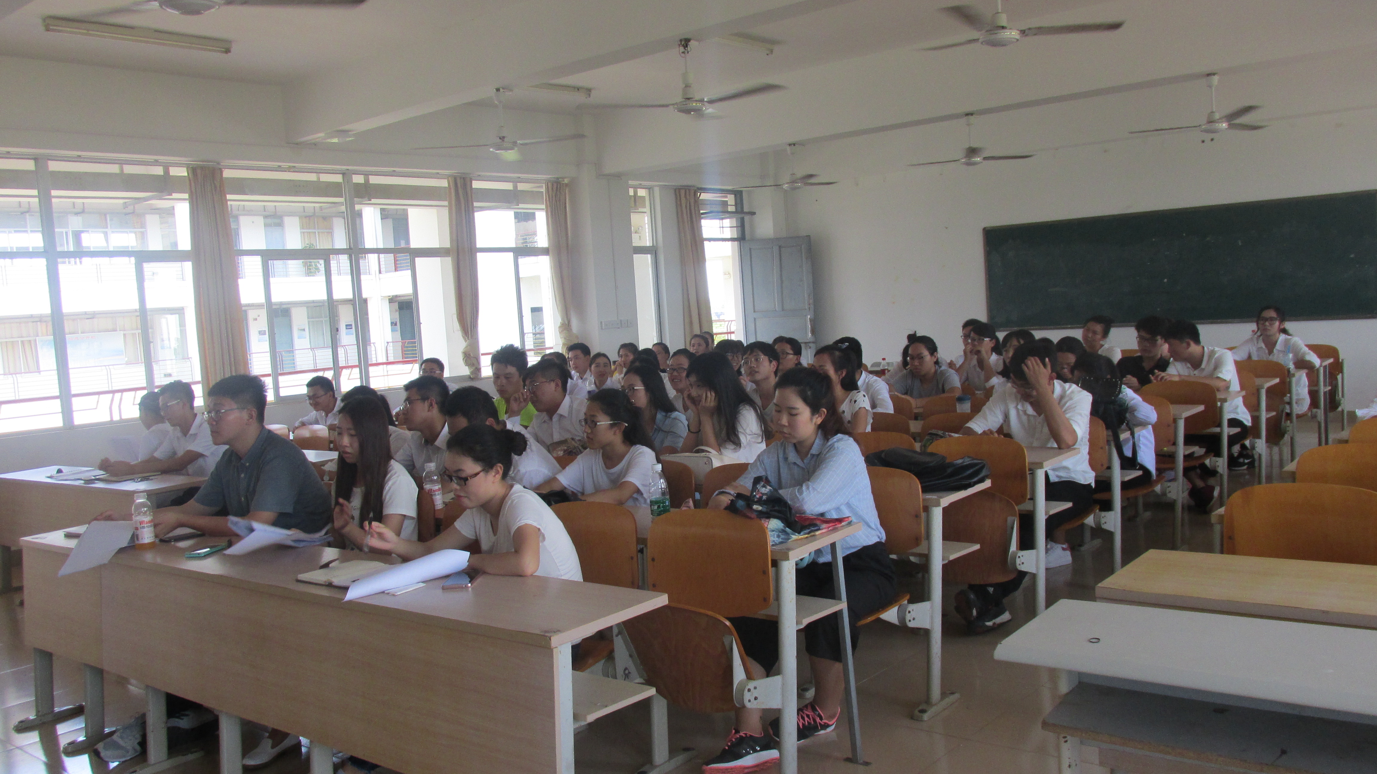  汇聚青春，共创未来——记文学院2016—2017学年团委学生会正副部长竞聘大会