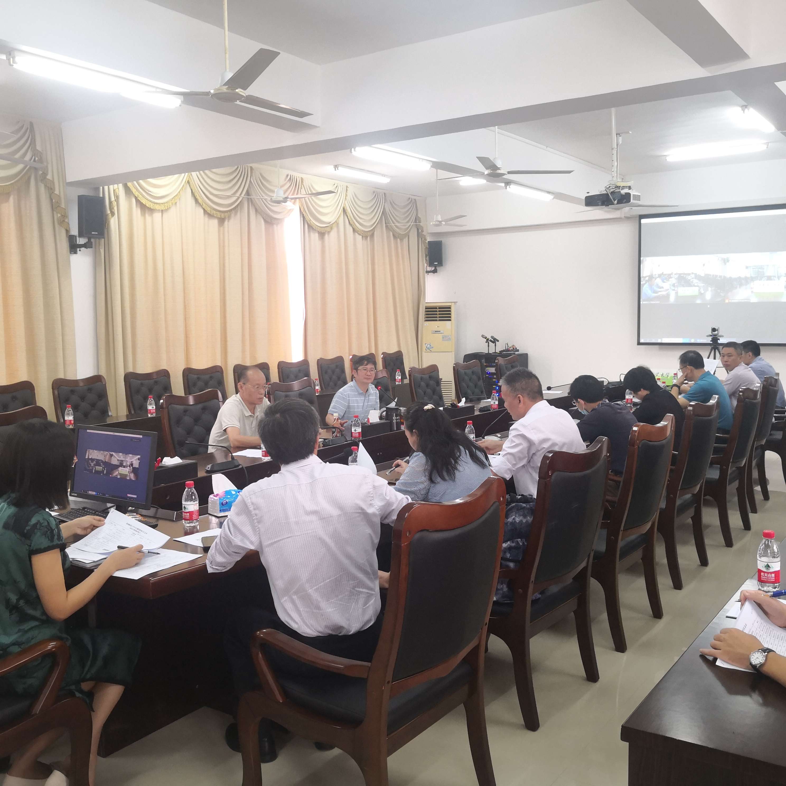 学校召开中长期贷款项目推进会