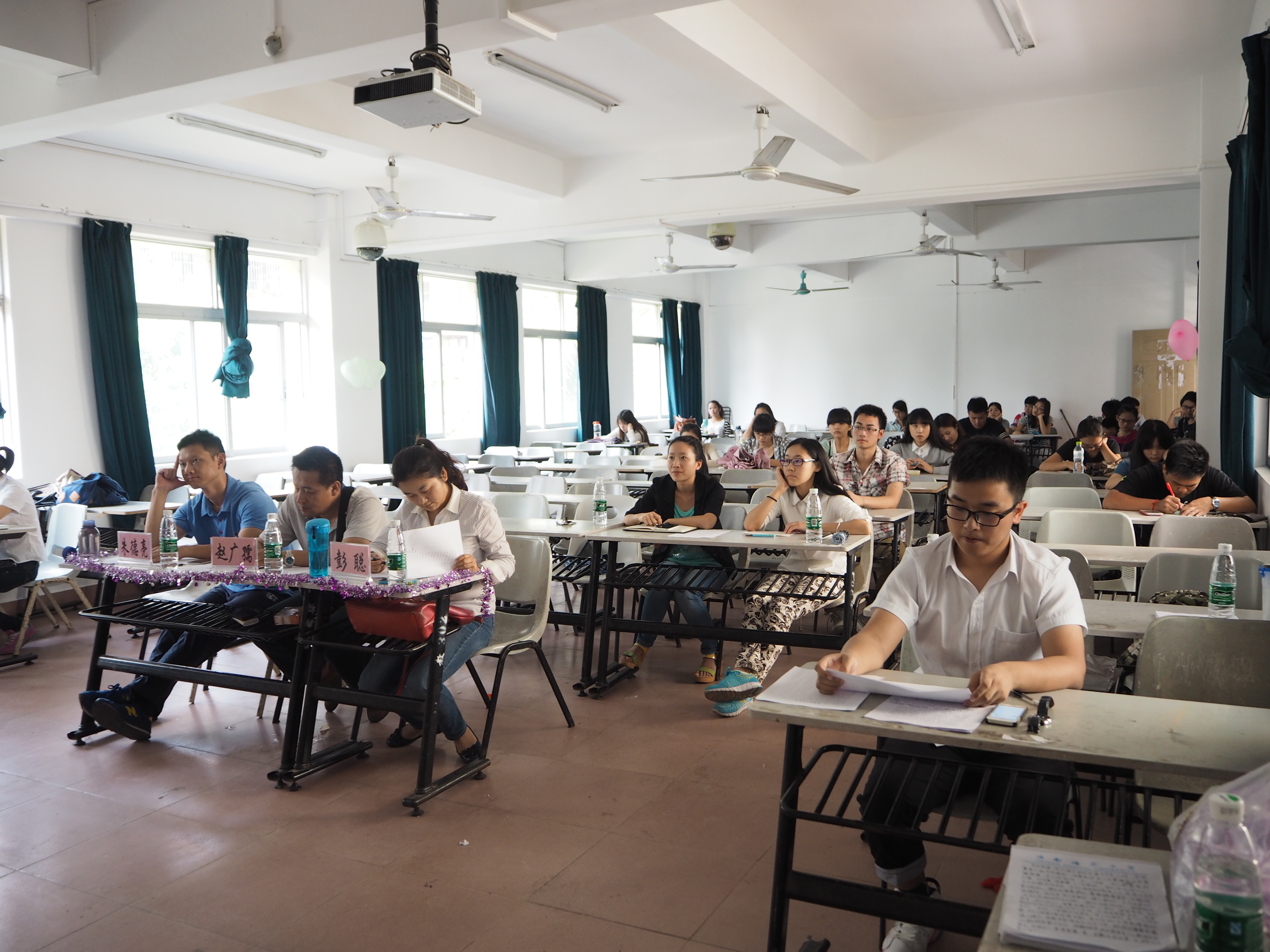 赏风光美景，展导游风采�D�D记地理与旅游学院模拟导游大赛初赛
