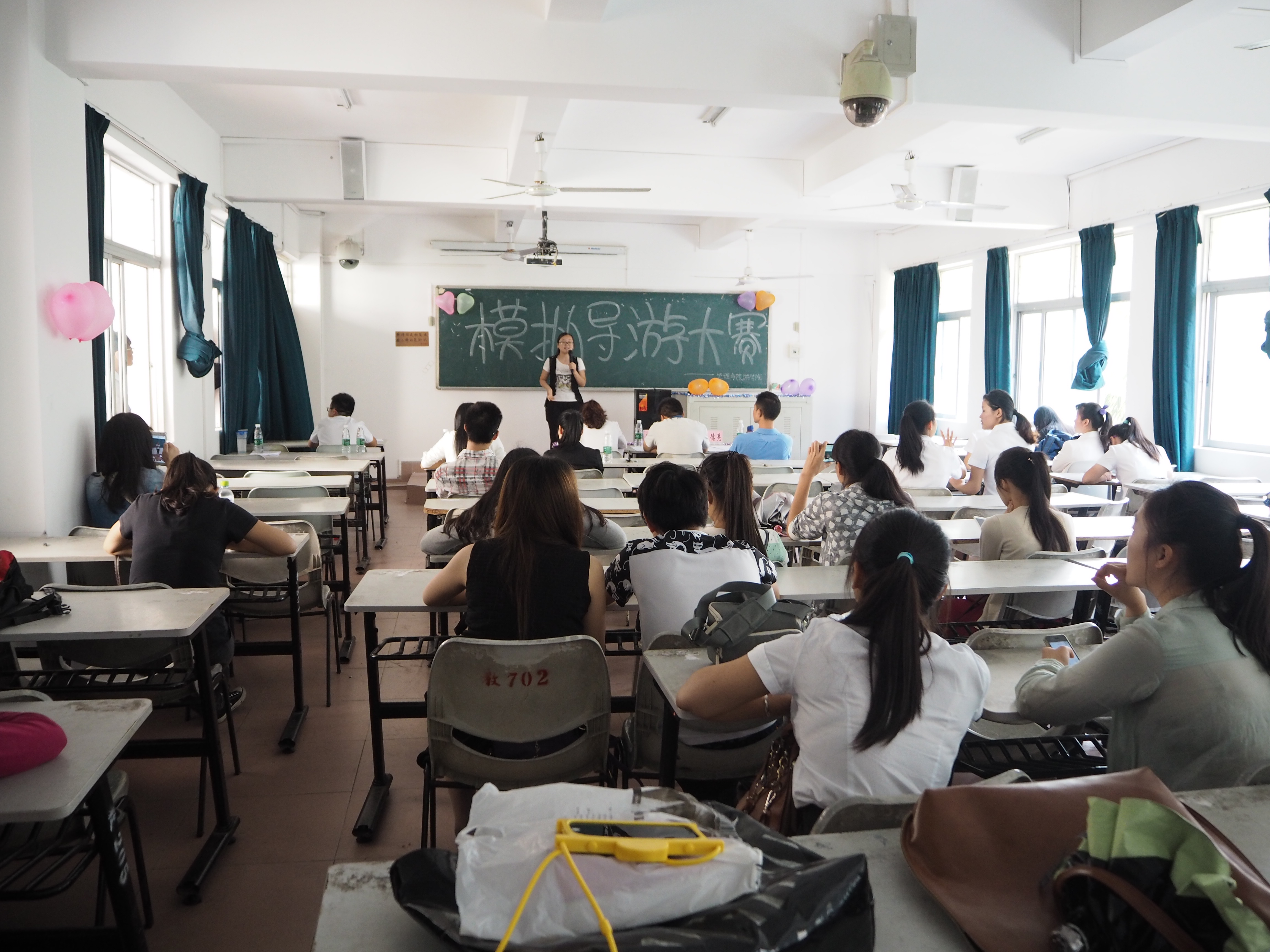 赏风光美景，展导游风采�D�D记地理与旅游学院模拟导游大赛初赛
