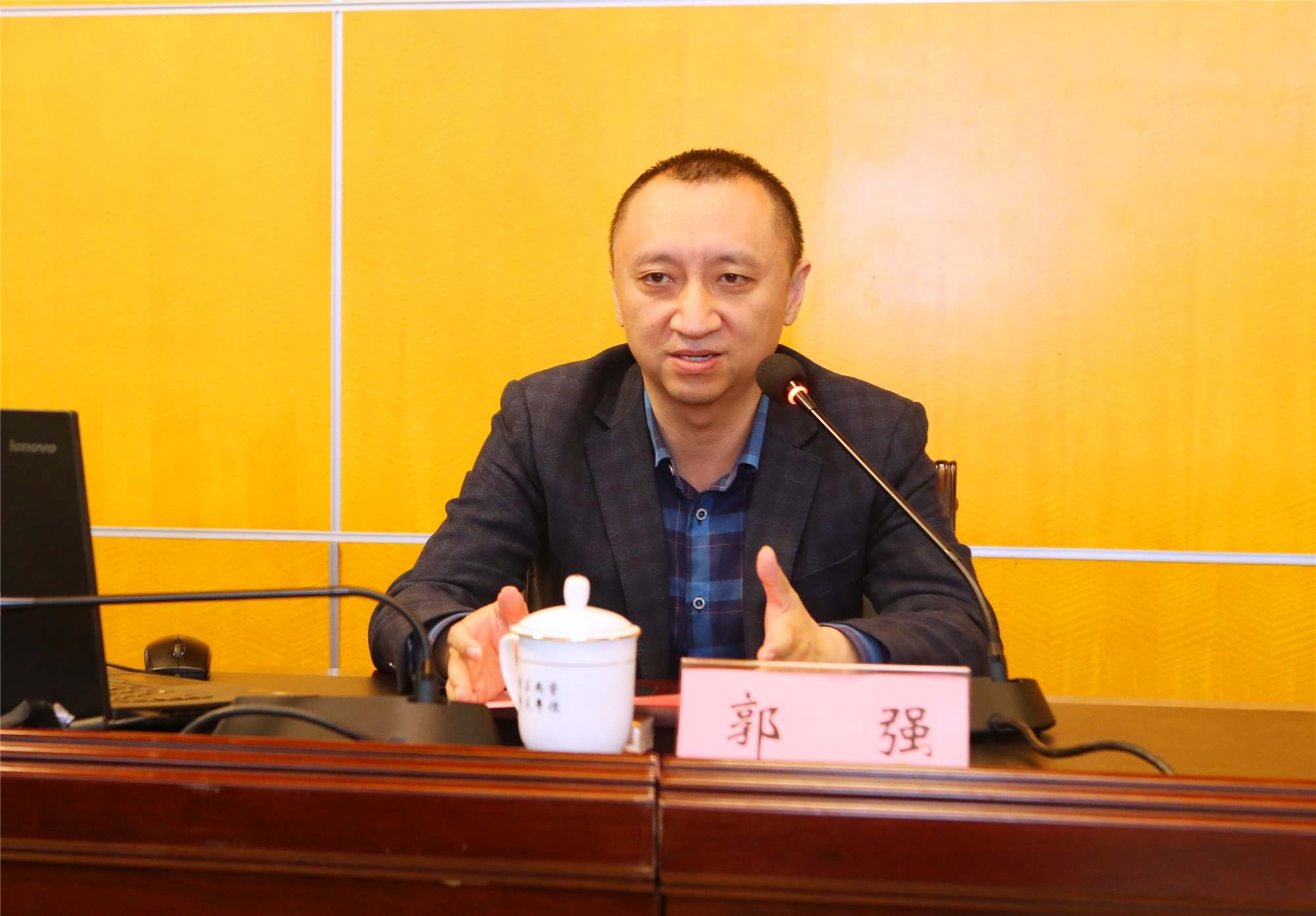 我校举办目标管理责任制与绩效考核改革辅导报告会