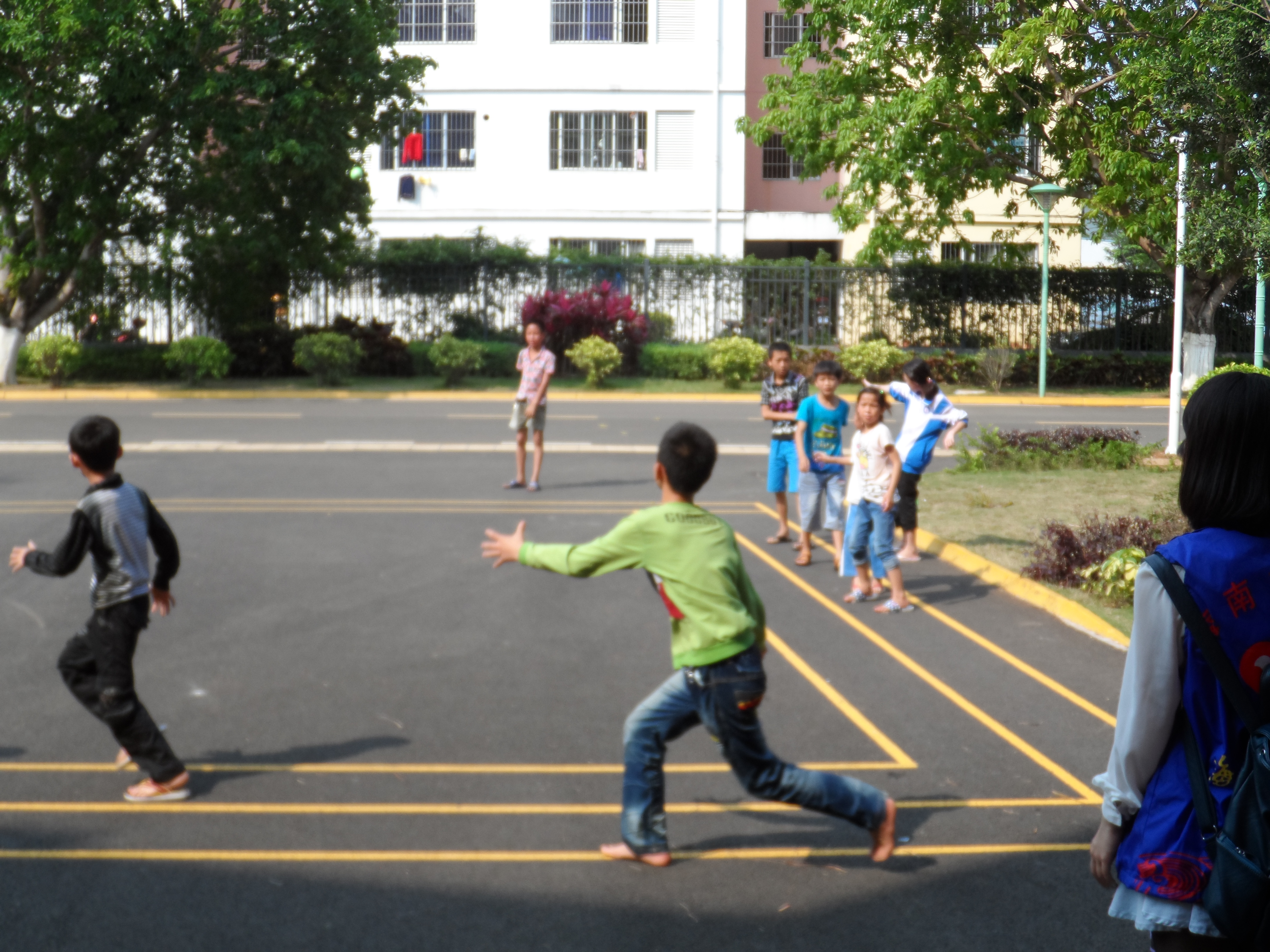 用爱心播撒阳光 用高尚践行平凡――外国语学院开展“爱丹”志愿活动