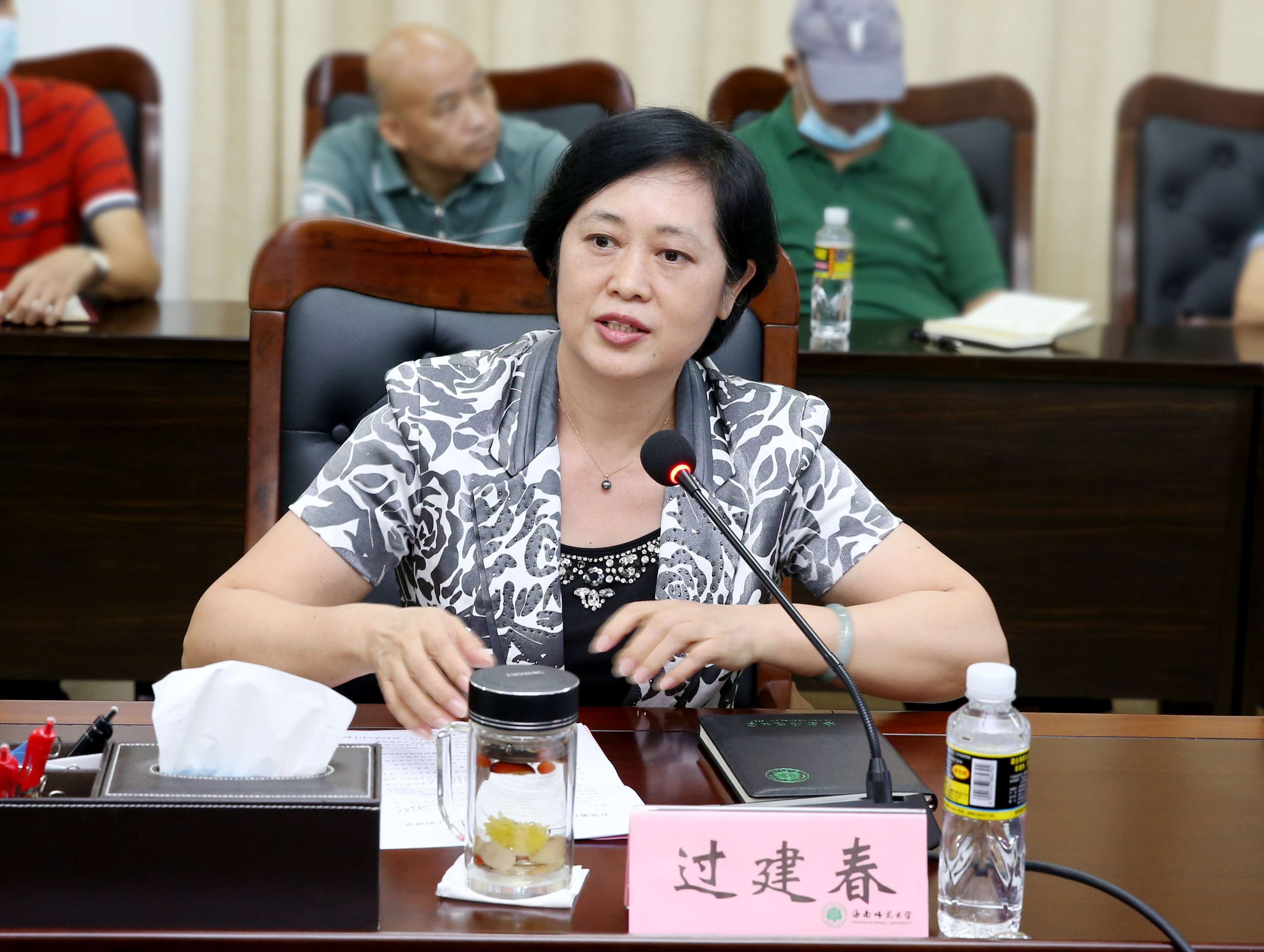 我校党委理论学习中心组召开学习贯彻习近平总书记意识形态工作重要论述精神（扩大）学习会