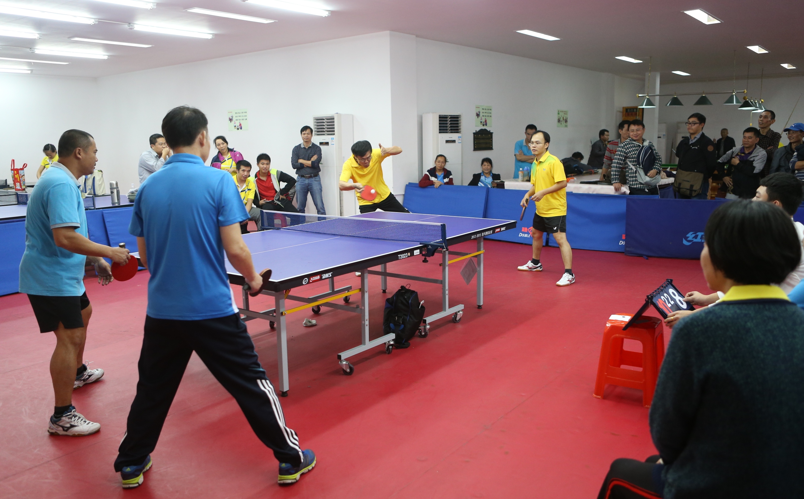 我校第八届教职工乒乓球团体赛闭幕