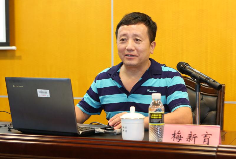 商务部专家梅新育到我校作自贸区(港)建设辅导报告
