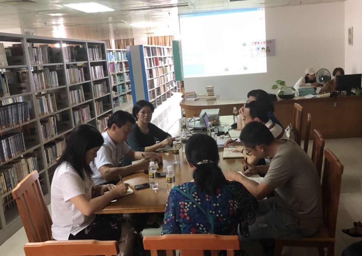 校领导到图书馆调研