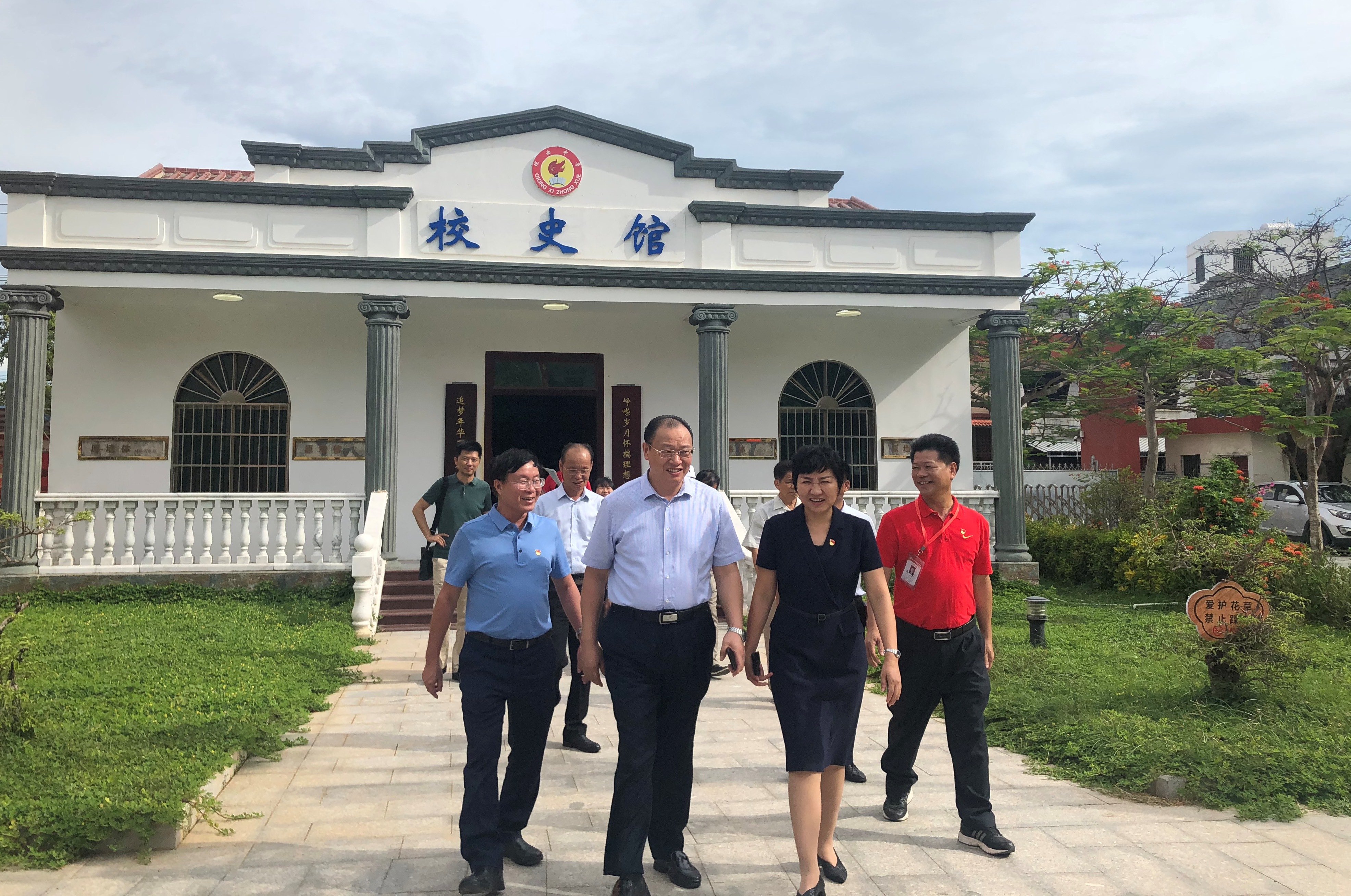 校领导到东方市开展高等师范教育与基础教育深度融合专题调研