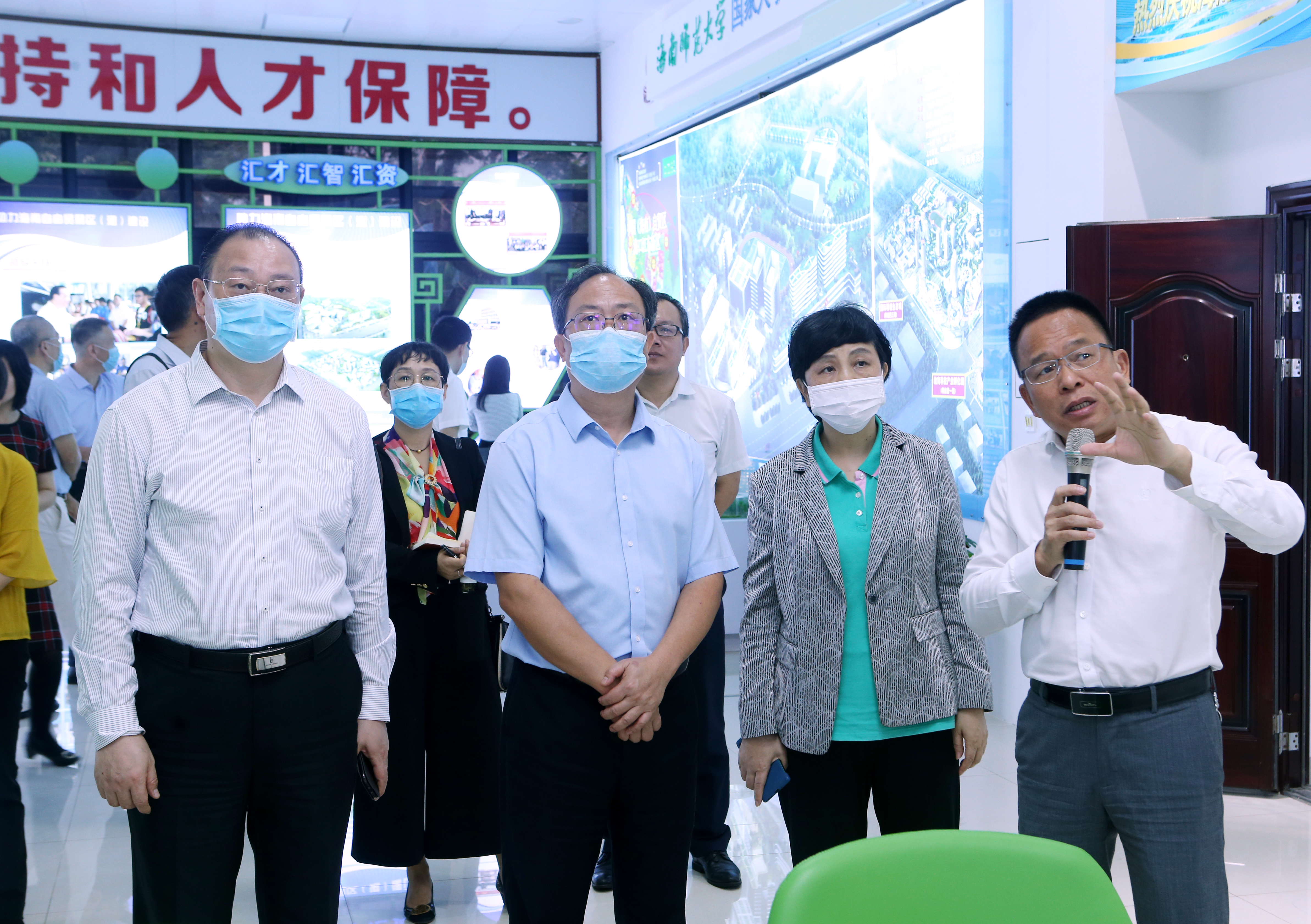 海南省知识产权局长肖超一行来我校调研改革试点工作