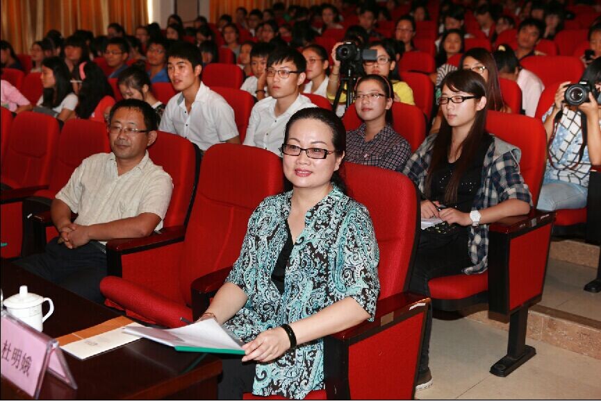 名编名记进校园：魏月蘅站长作精彩讲座