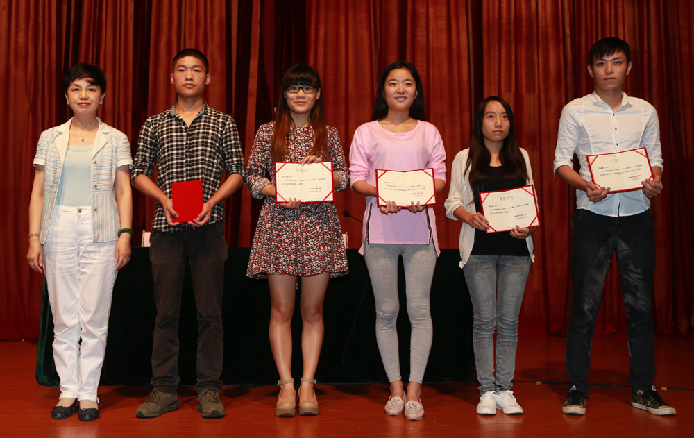 名编名记进校园：魏月蘅站长作精彩讲座