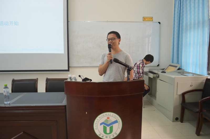 为梦想勇往直前――记数学与统计学院第二届数学文化节之“课外学术作品展示专题报告会