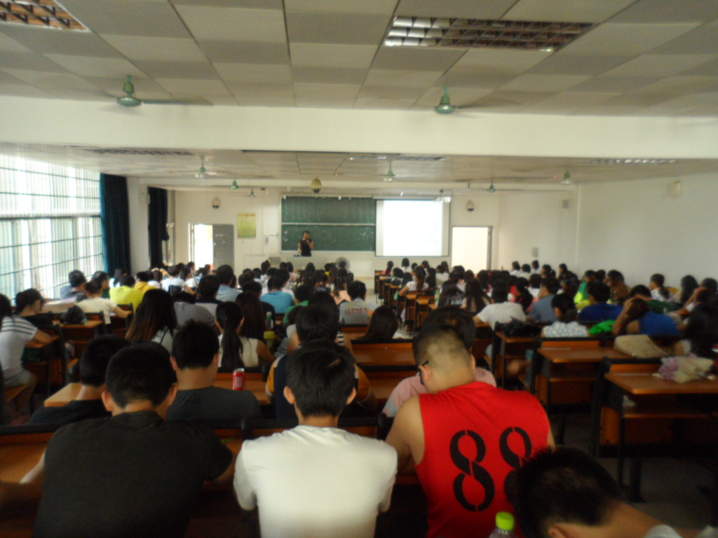 展学生风采，创辉煌明天――记地理与旅游学院毕业生须知讲座