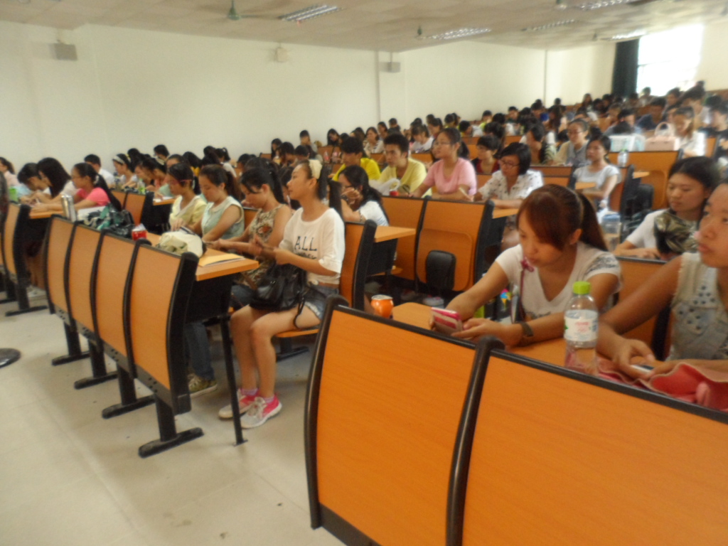 展学生风采，创辉煌明天――记地理与旅游学院毕业生须知讲座