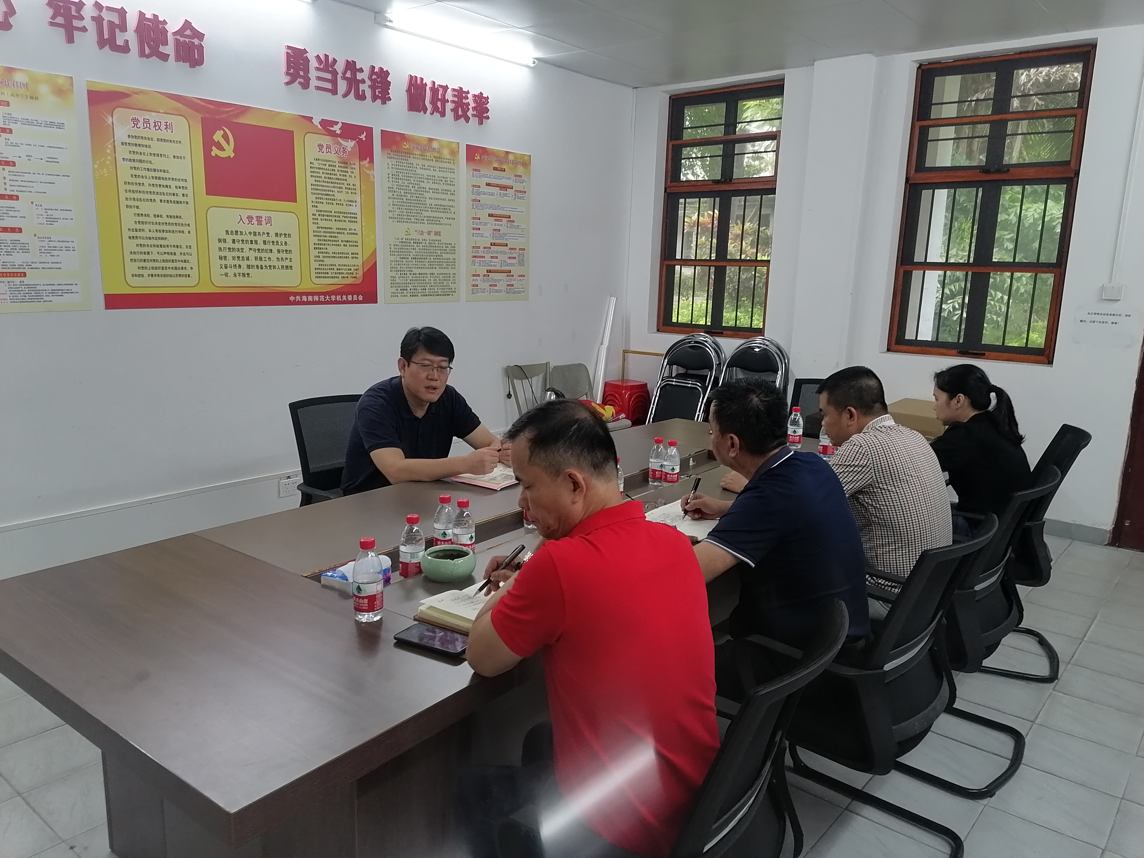 校领导到机关党委调研指导工作