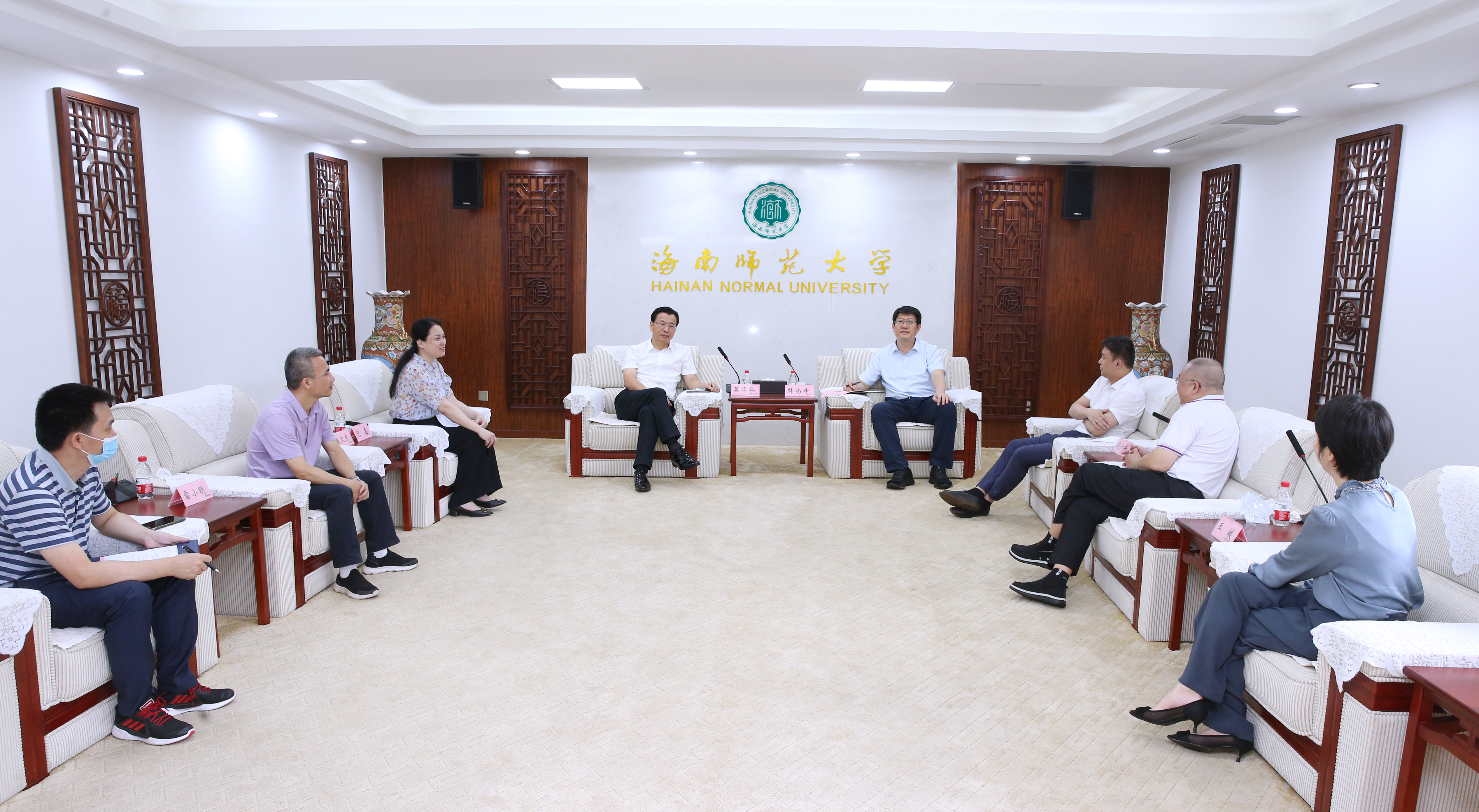 我校与海口国家高新区国际投资咨询有限公司交流座谈