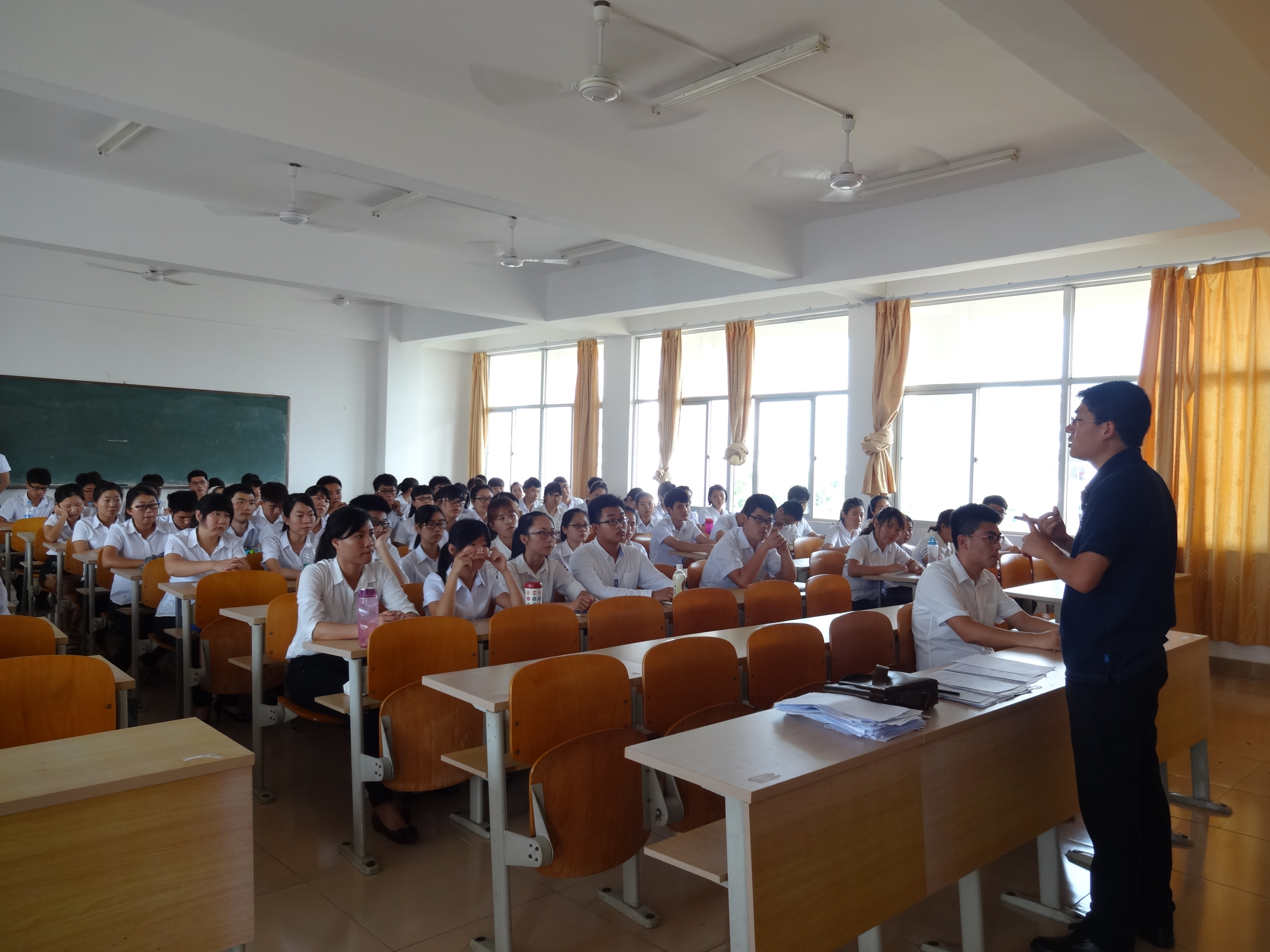 积极参选，培养人才――记经济与管理学院推优入党大会  