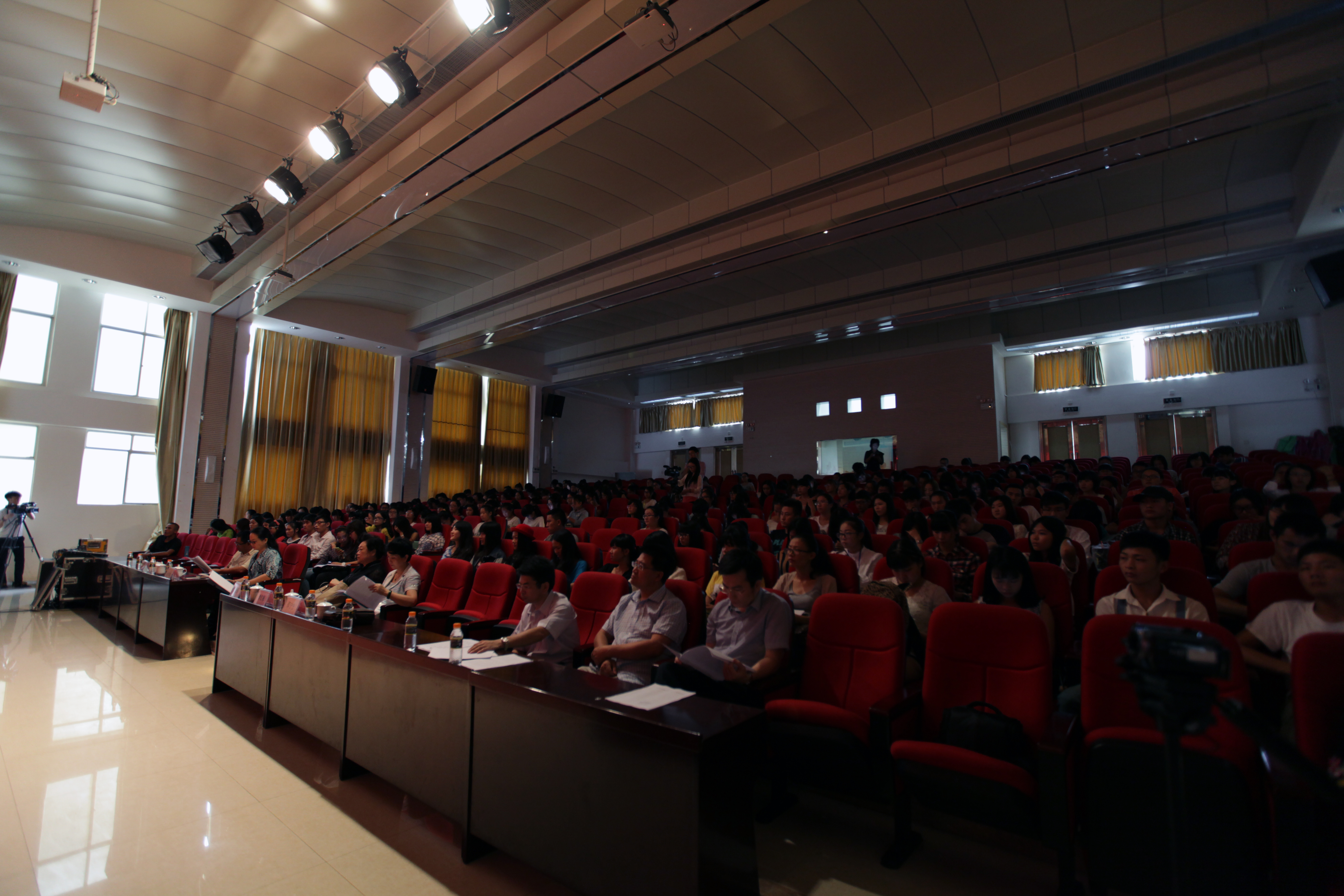 明确责任，做好记者――记光明日报海南记者站站长魏月蘅讲座