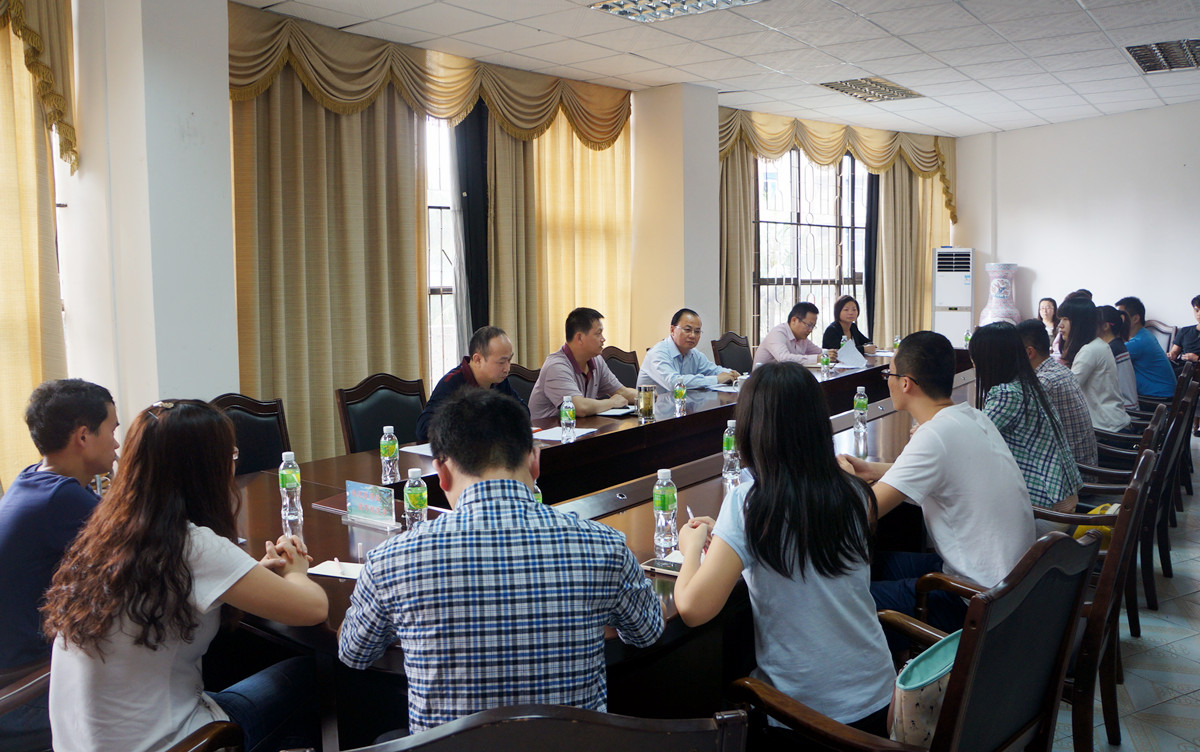 韩长日校长参加学生见面会