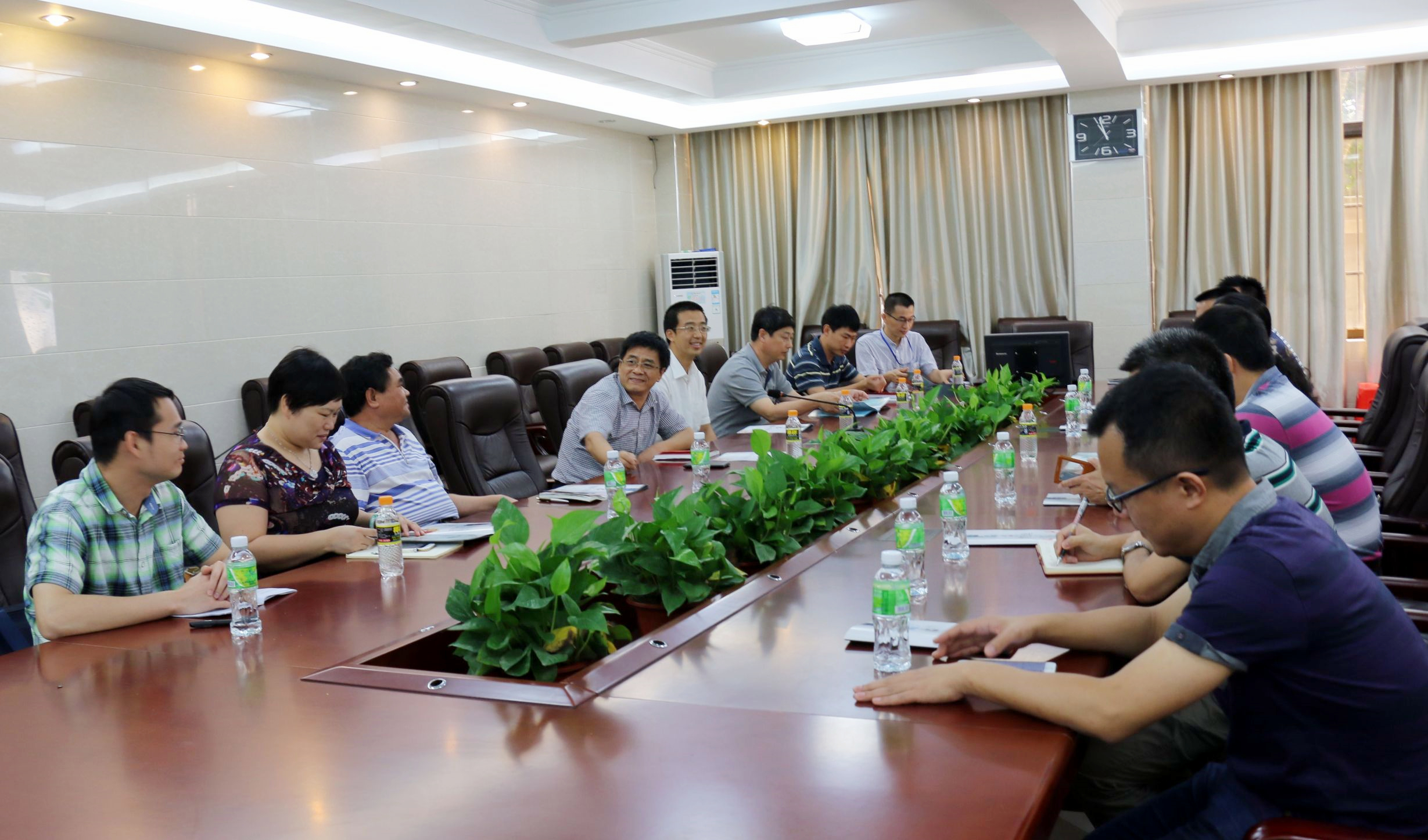 海口市组织部副部长王海来我校科技园调研