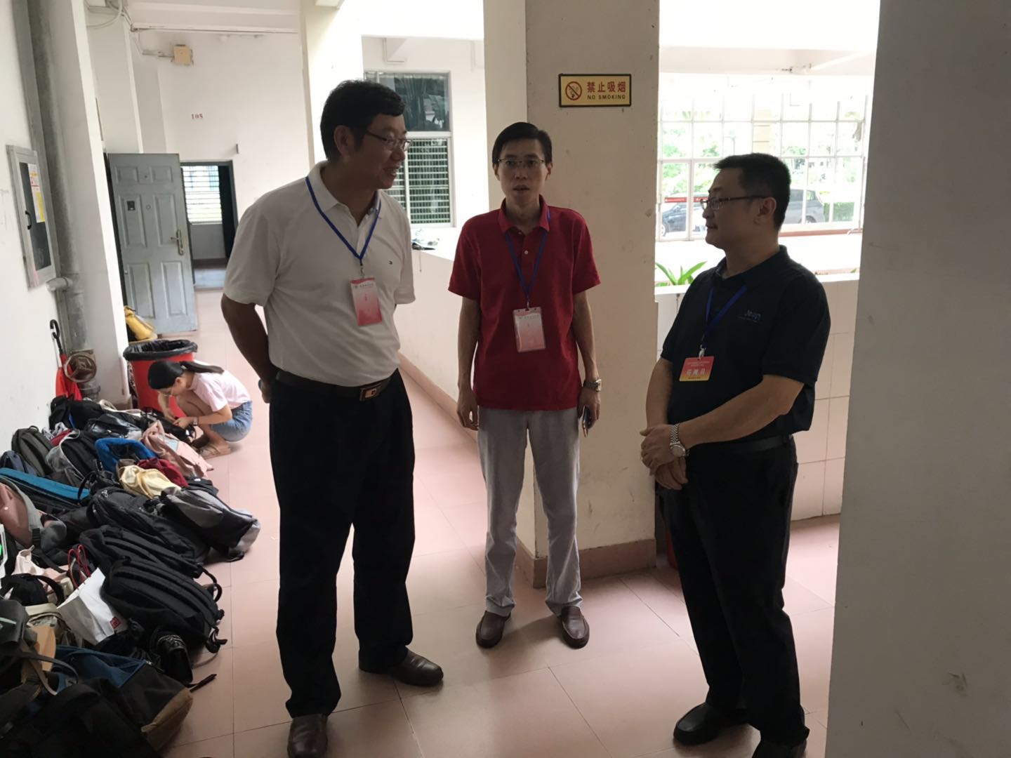 校领导巡视检查大学英语四六级考试工作