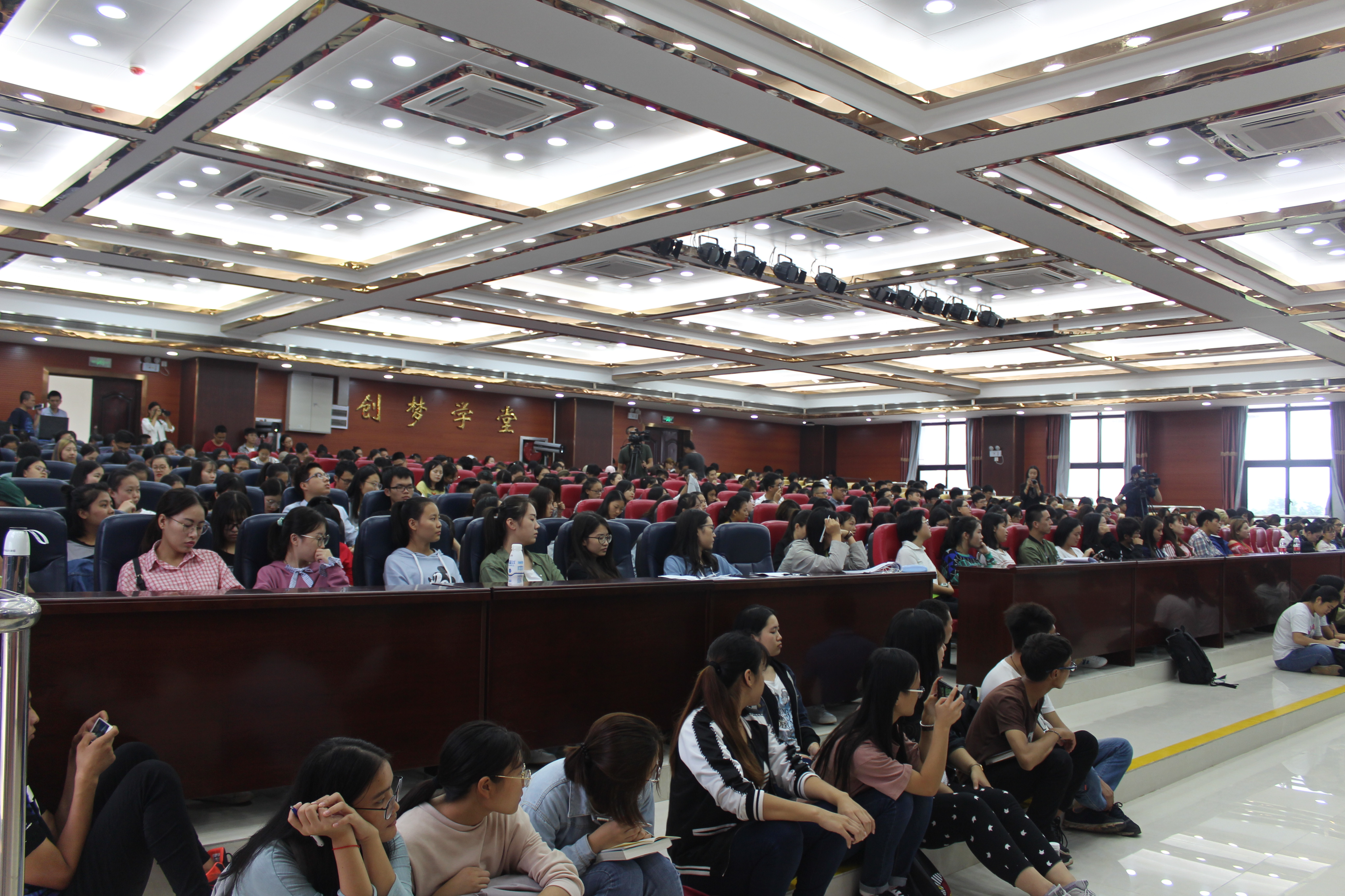 青年之声・创新梦想  拥抱未来